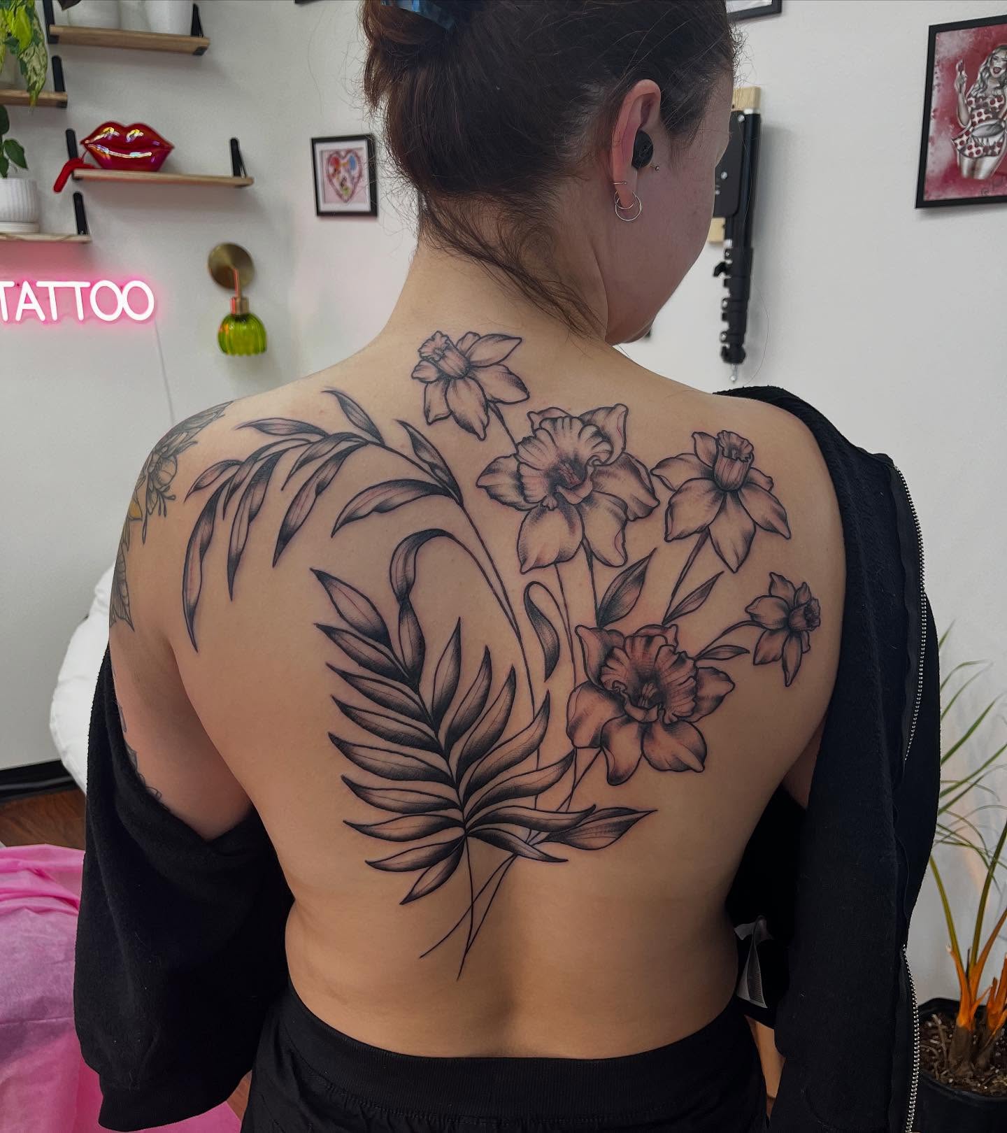 Tattoo by @jesscorinnetattoo — black_and_grey