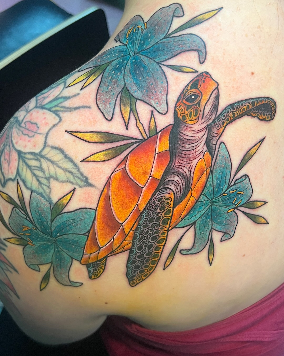 Sea turtle and flowers new school tattoo on the shoulder by @shannonkeeleyy