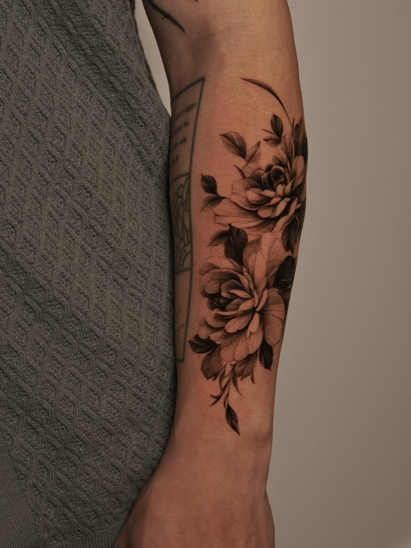 Tattoo by @ninnalopesart — black_and_grey