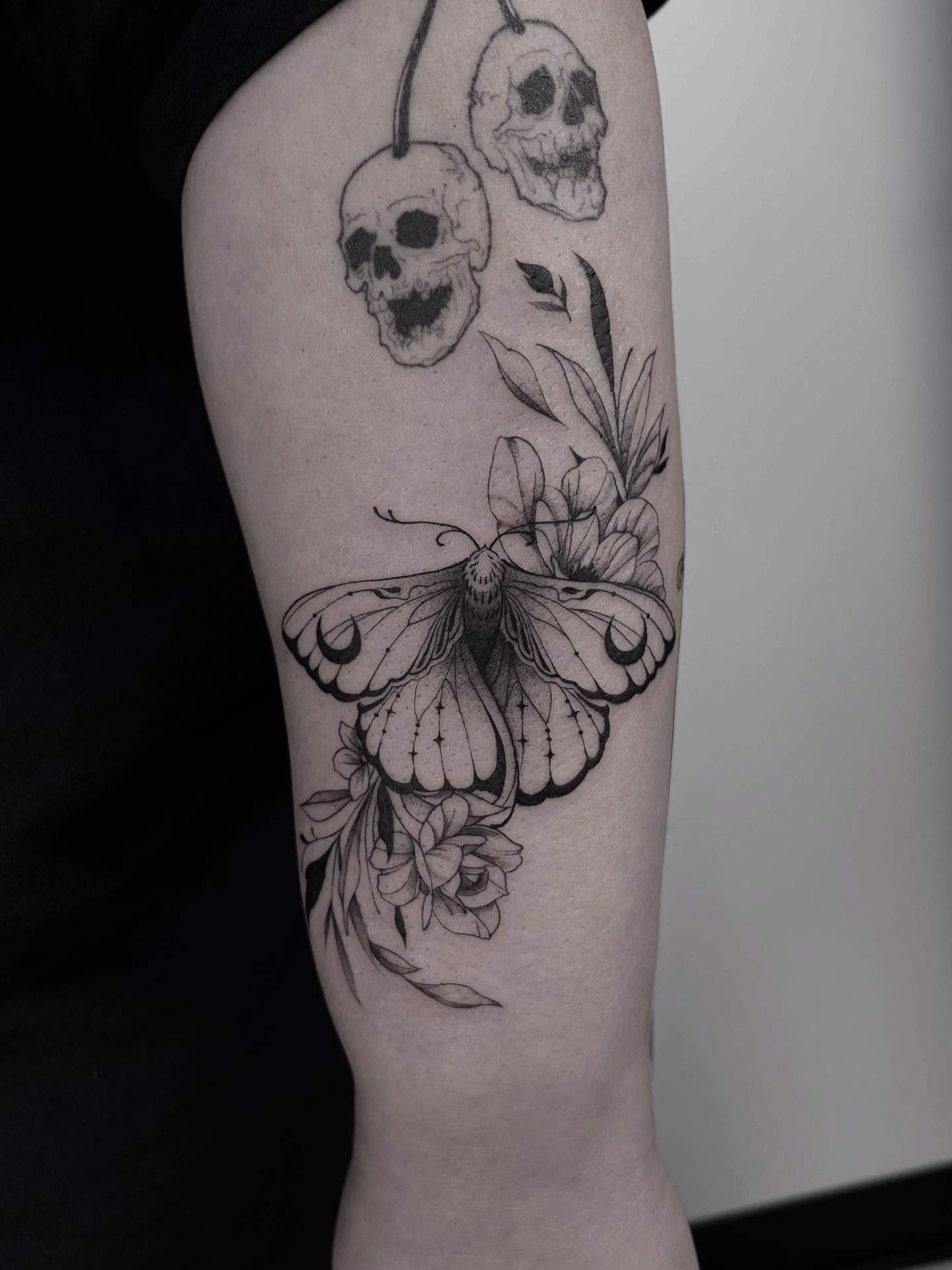 Tattoo by @hellishxtattoos โ black_and_grey, realism