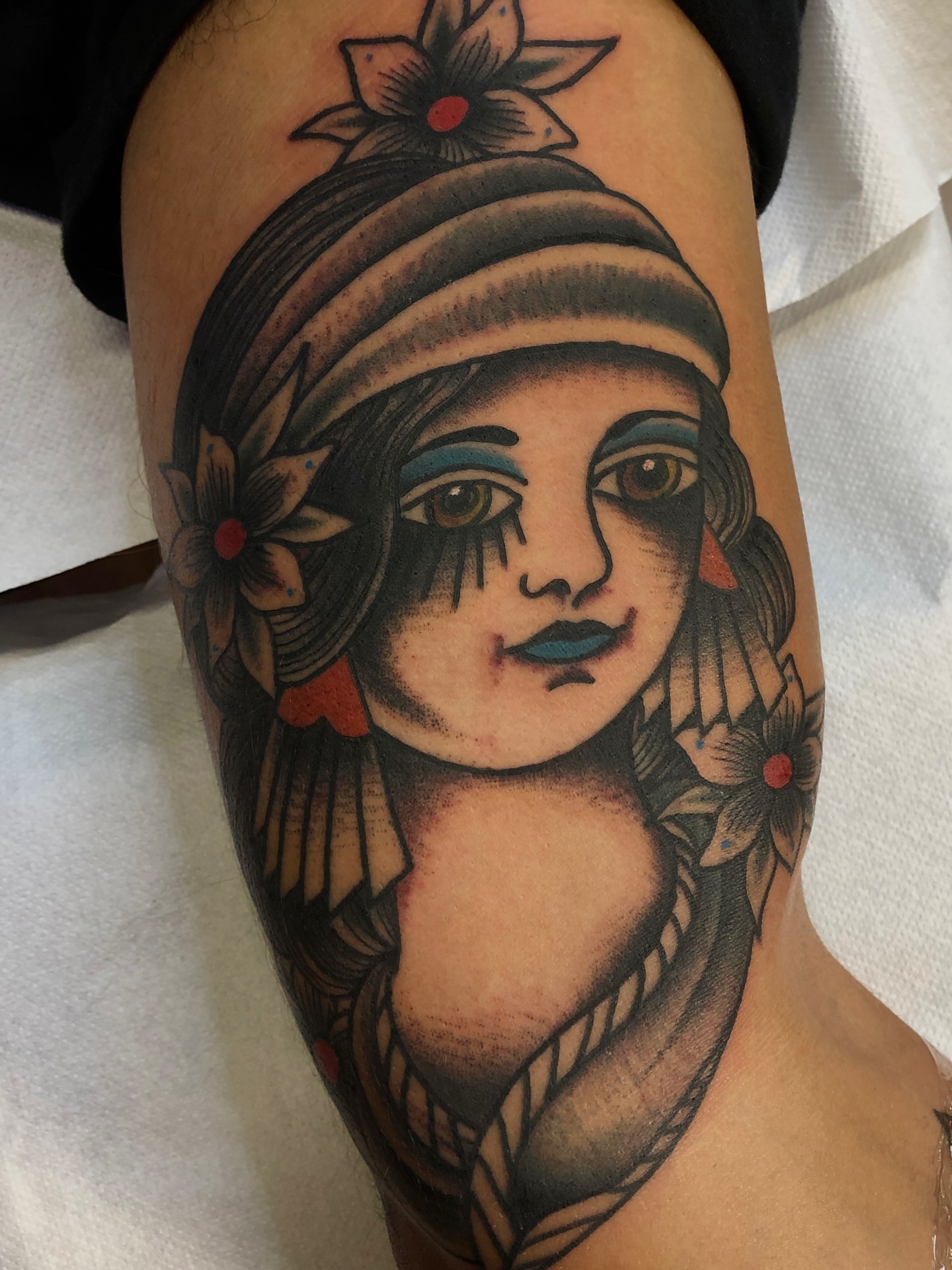 Flapper girl American traditional tattoo on the thigh by Alessandro Pennella