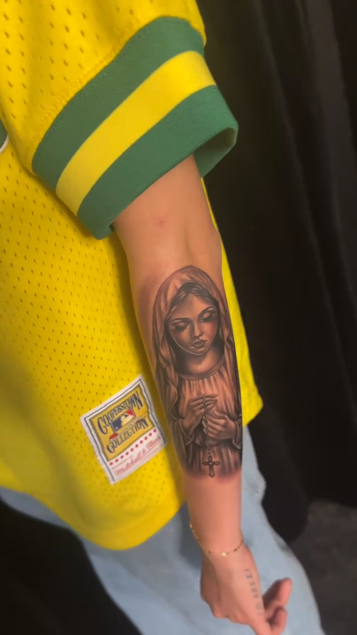 Virgin Mary realism tattoo by Emma Sferdian🇷🇴