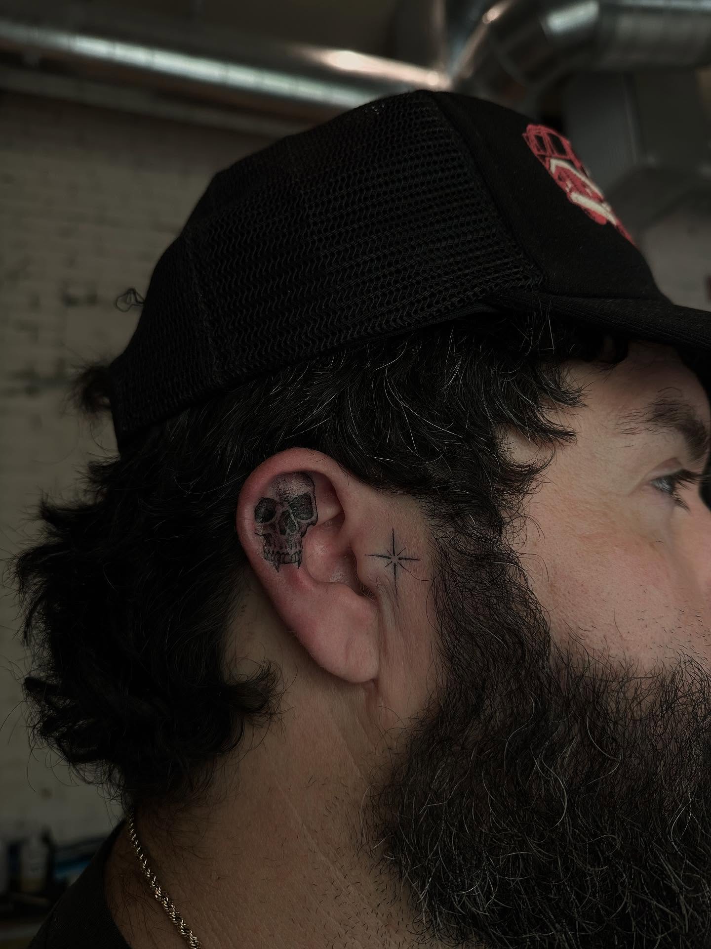 Skull black and grey tattoo by 𝖍𝖆𝖓𝖓𝖆𝖍