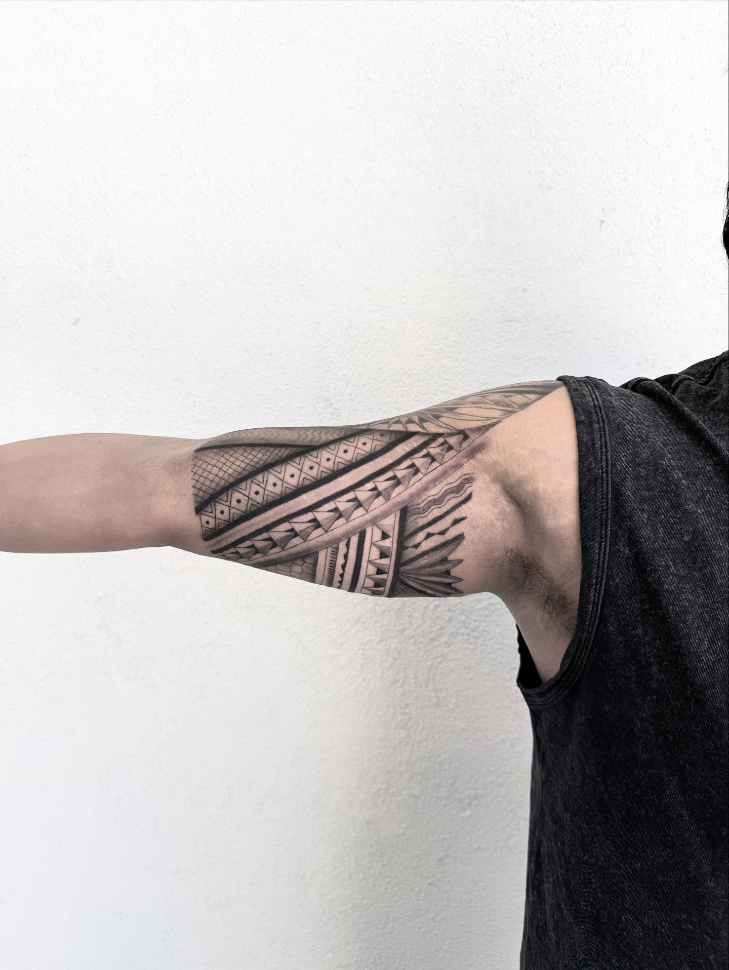 Tribal pattern tribal tattoo on the forearm by Healoha “Lindelle” Kamanu