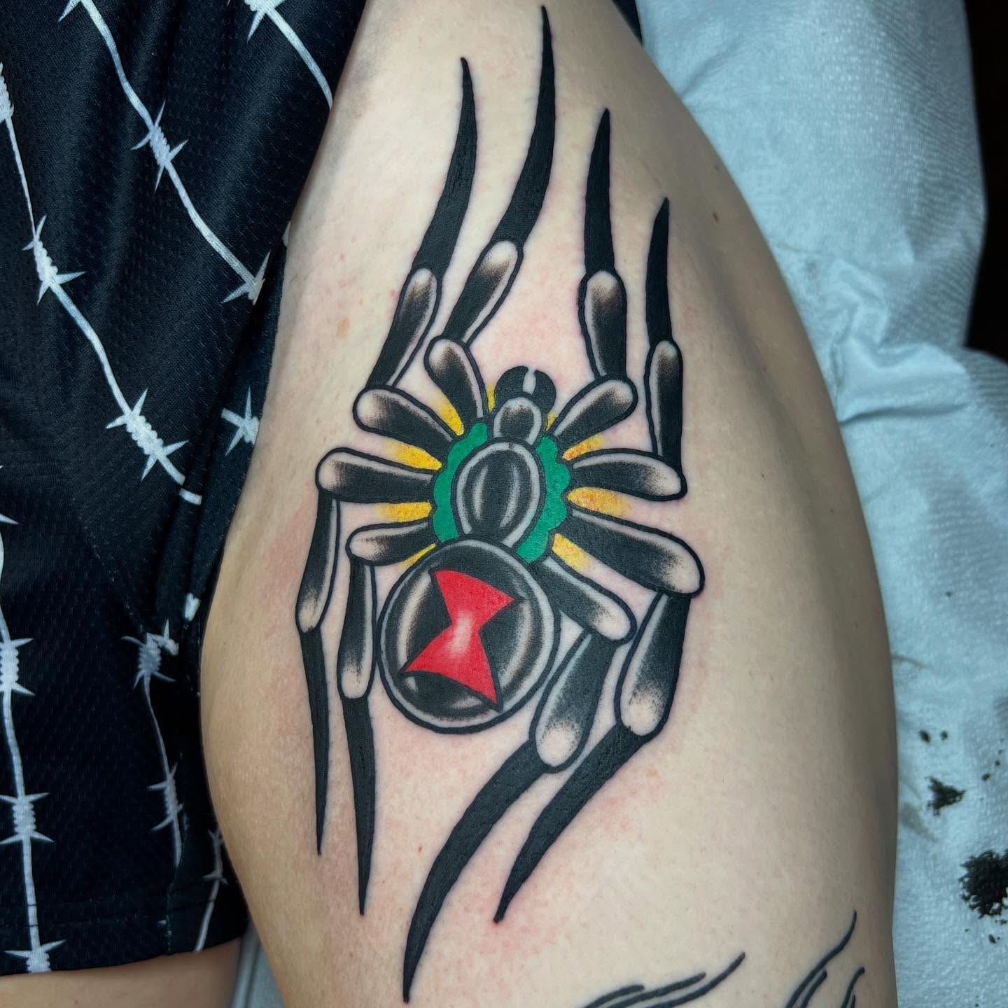 Spider American traditional tattoo on the thigh by Tattoo