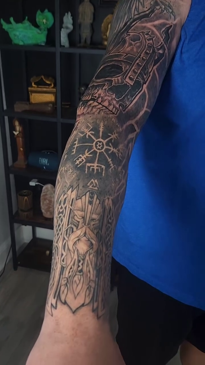 Realism tattoo on the upper arm by Geo