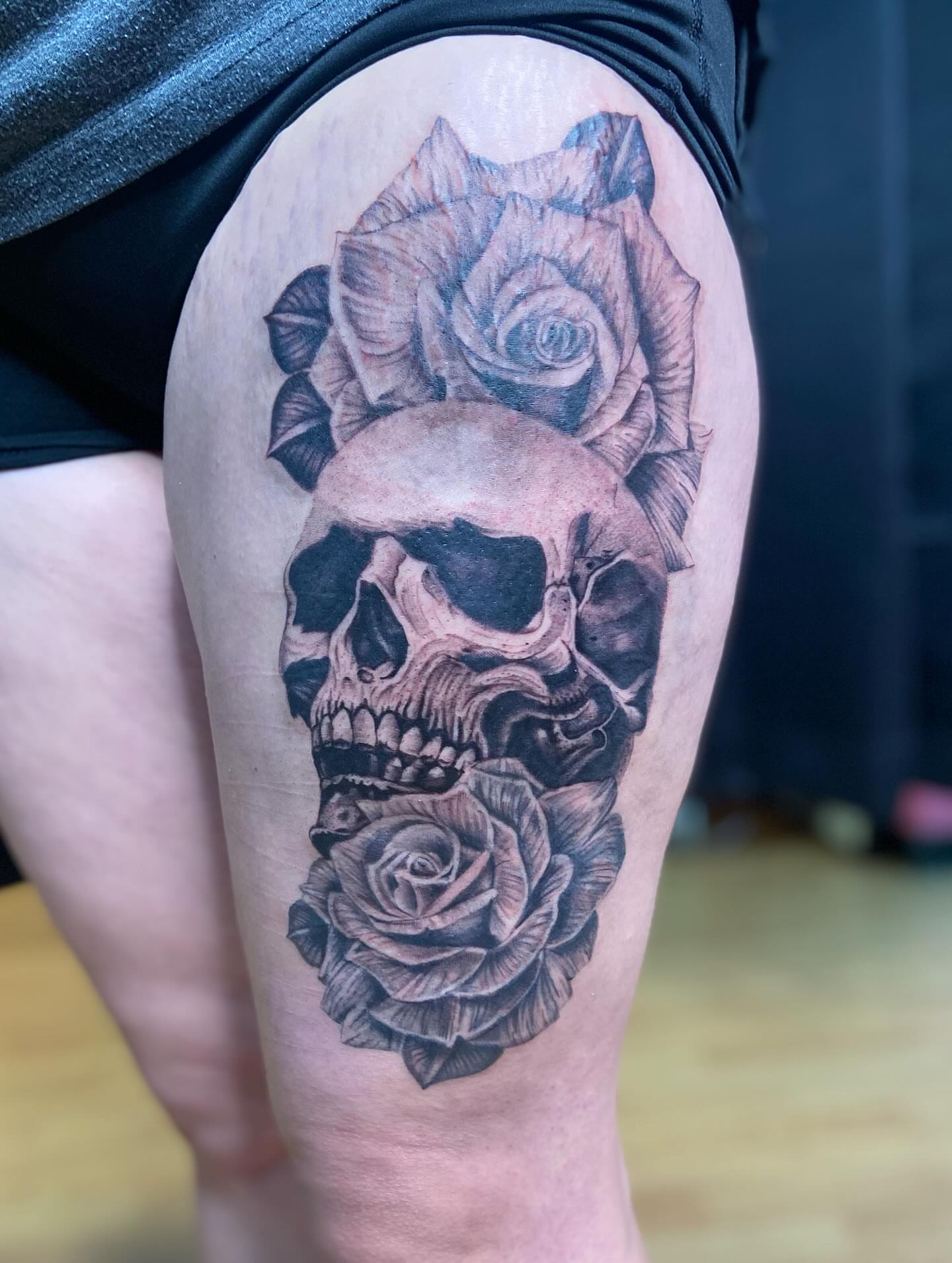 Skull and roses realism tattoo on the thigh by ~KR¥$~