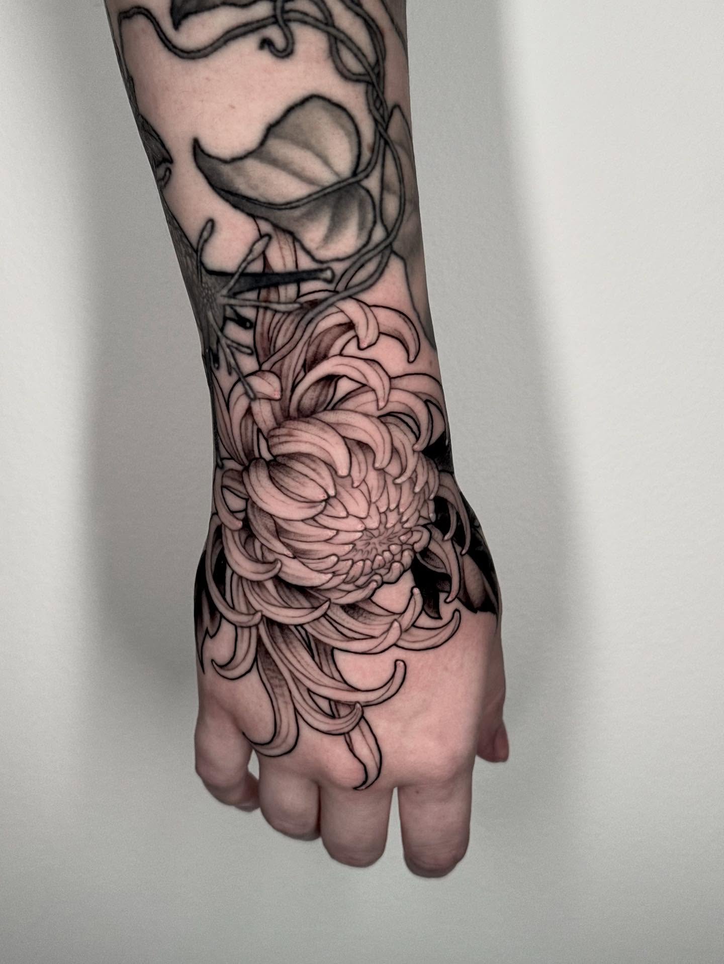 Tattoo by @catherineterlop โ black_and_grey