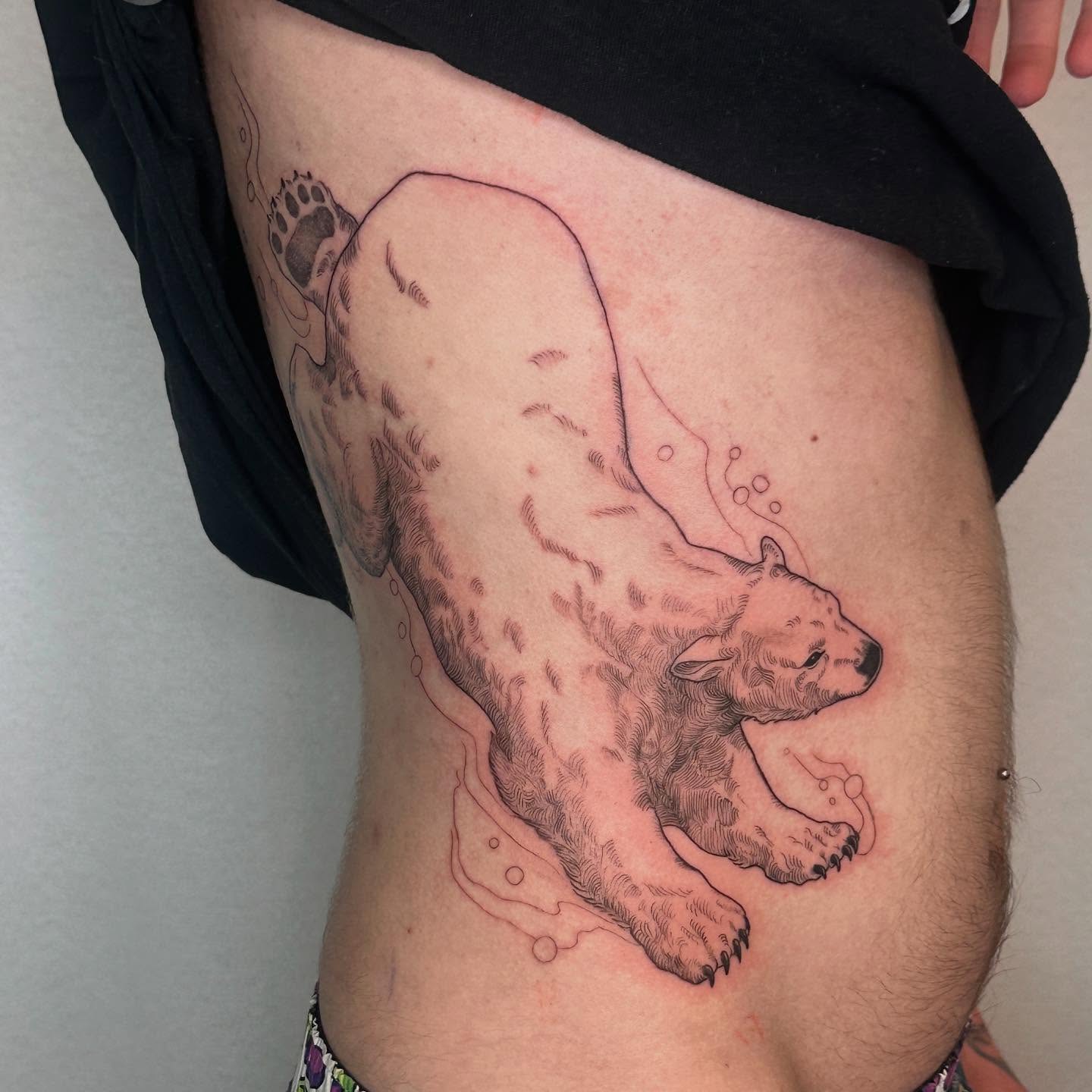Bear realism tattoo on the thigh by ɪᴍᴏɢᴇɴ 🏳️🌈 sᴇᴀᴛᴛʟᴇ ᴛᴀᴛᴛᴏᴏ ᴀʀᴛɪsᴛ, Seattle, Washington