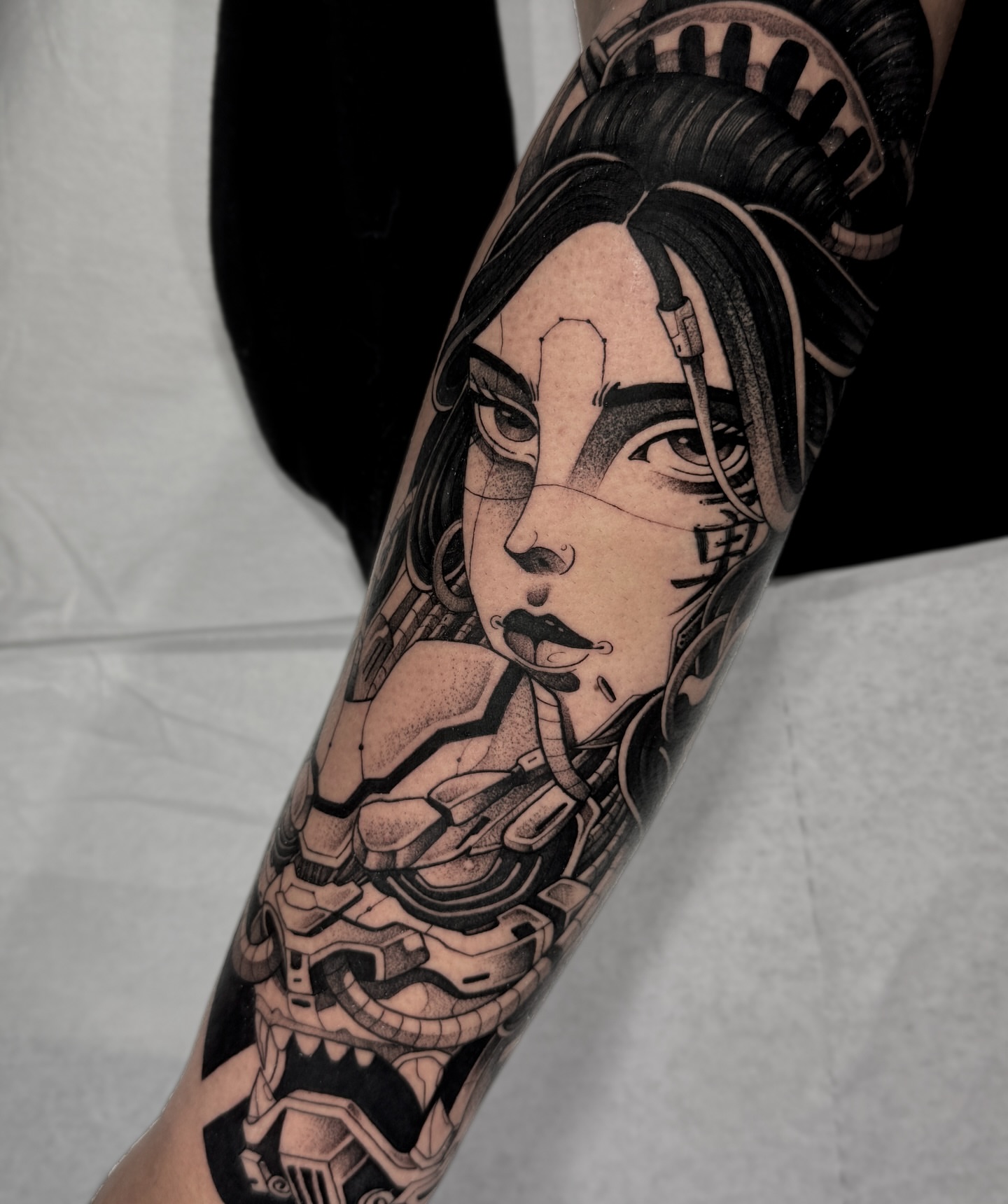 Tattoo by @tivengomez — black_and_grey, geometric