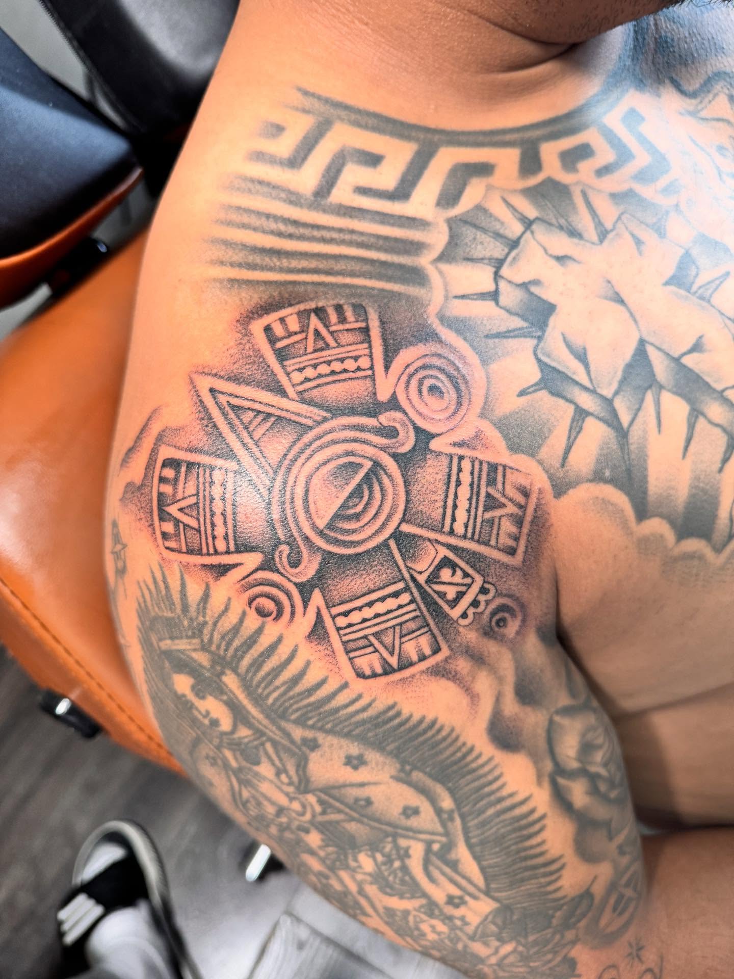 Tattoo by @plata3rl — black_and_grey, geometric