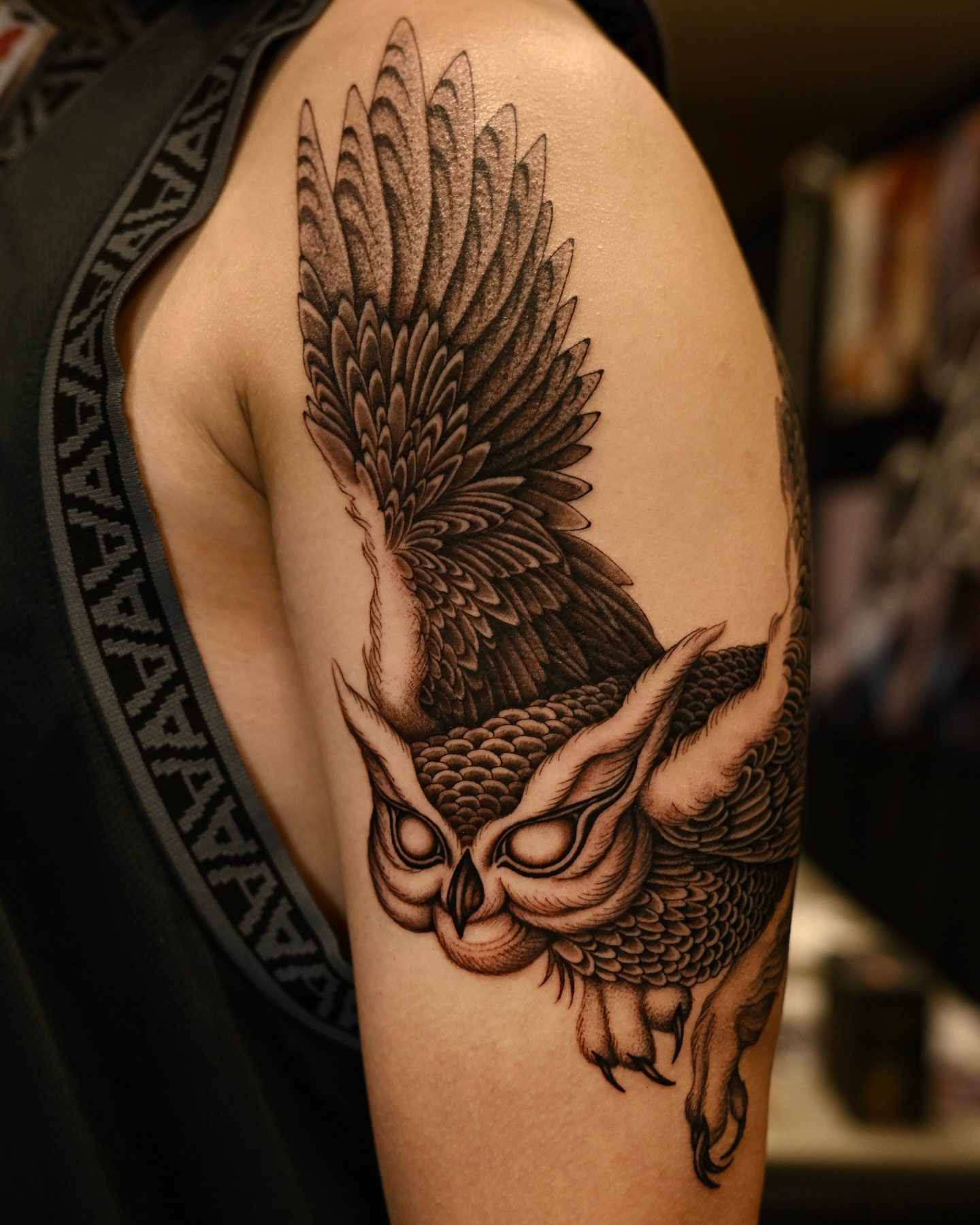 Owl realism tattoo on the shoulder by Monkey Bob Tattoo