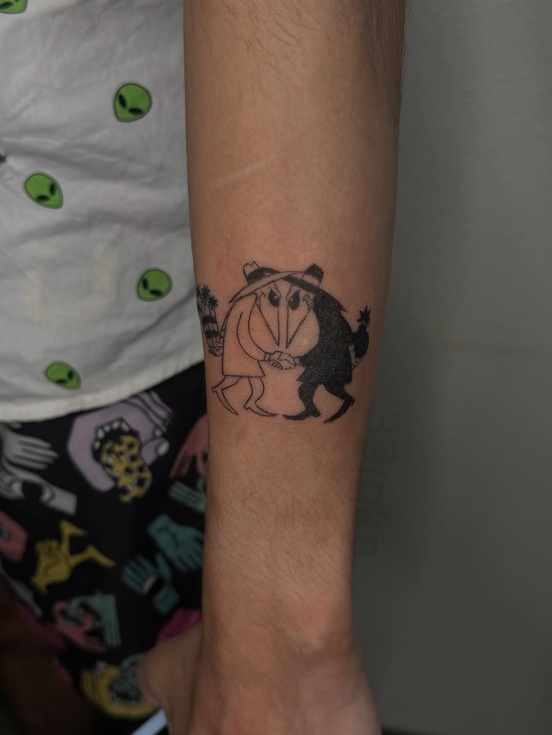 Spy vs Spy characters ignorant tattoo on the forearm by Juliette :D