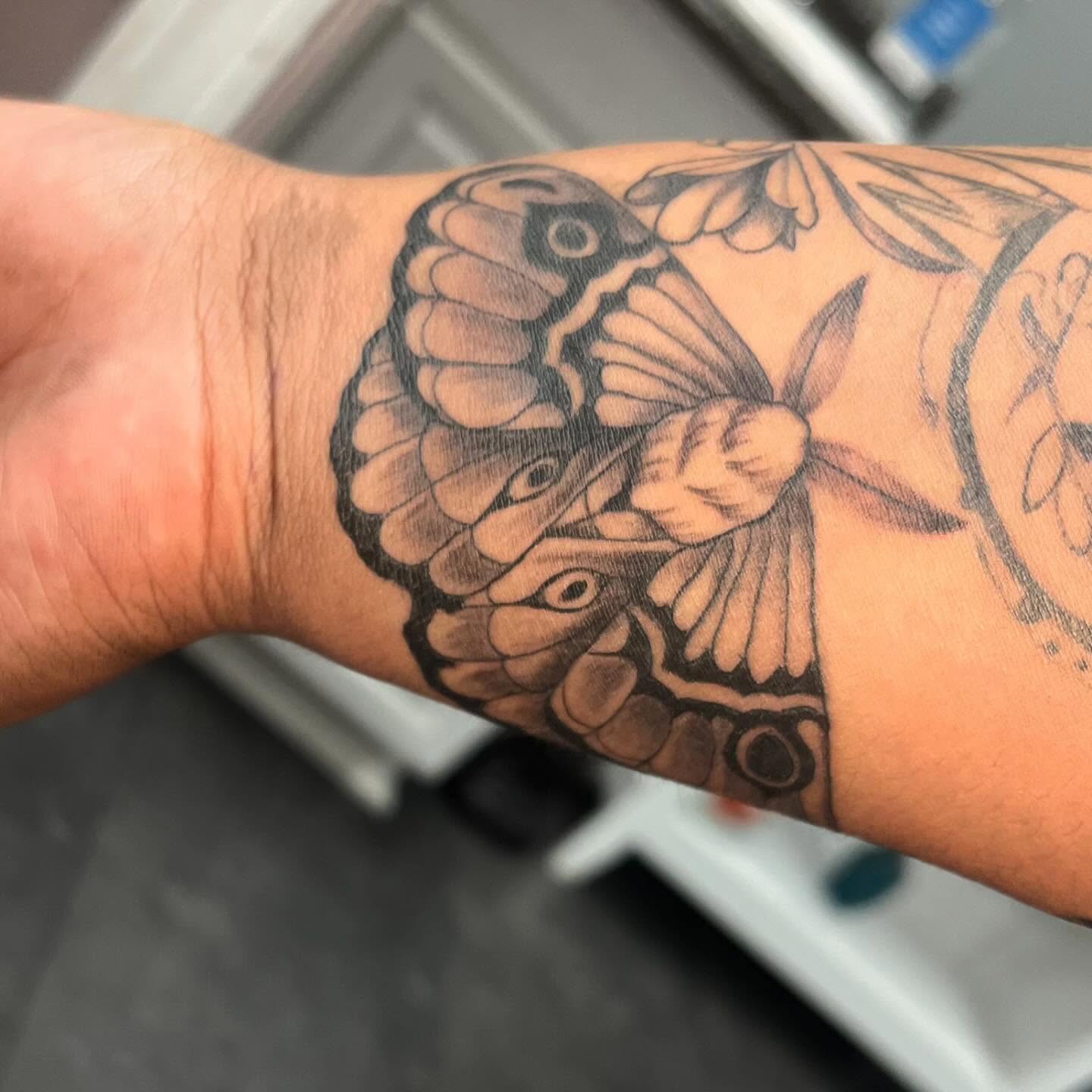 Tattoo by @rxbbbit โ black_and_grey