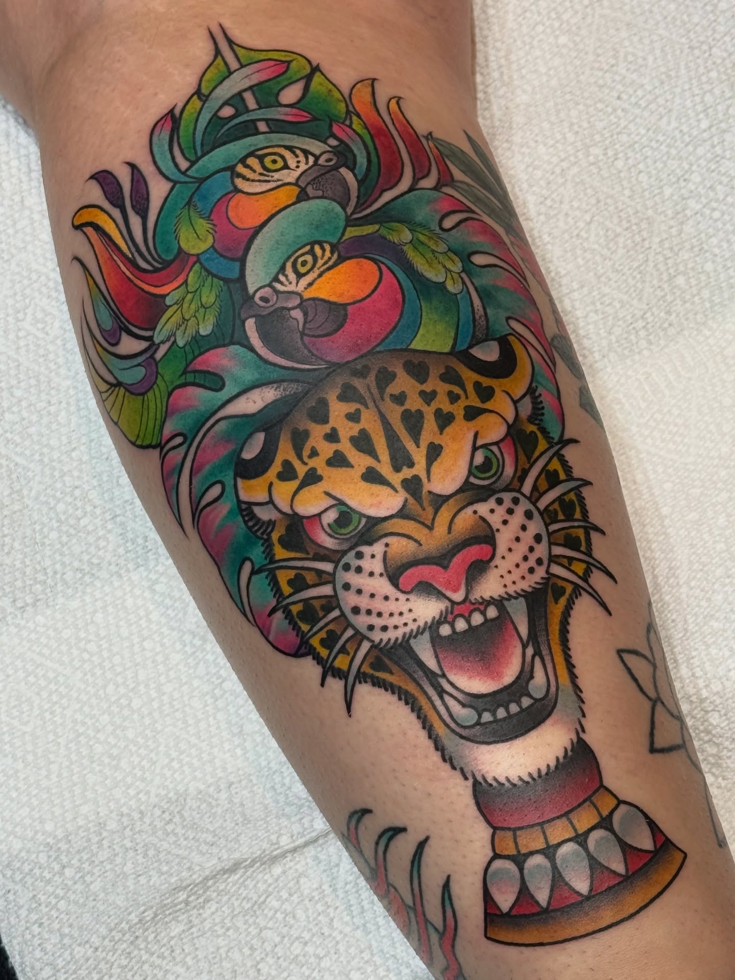 Tattoo by @la_ciscolita — american_traditional, dotwork