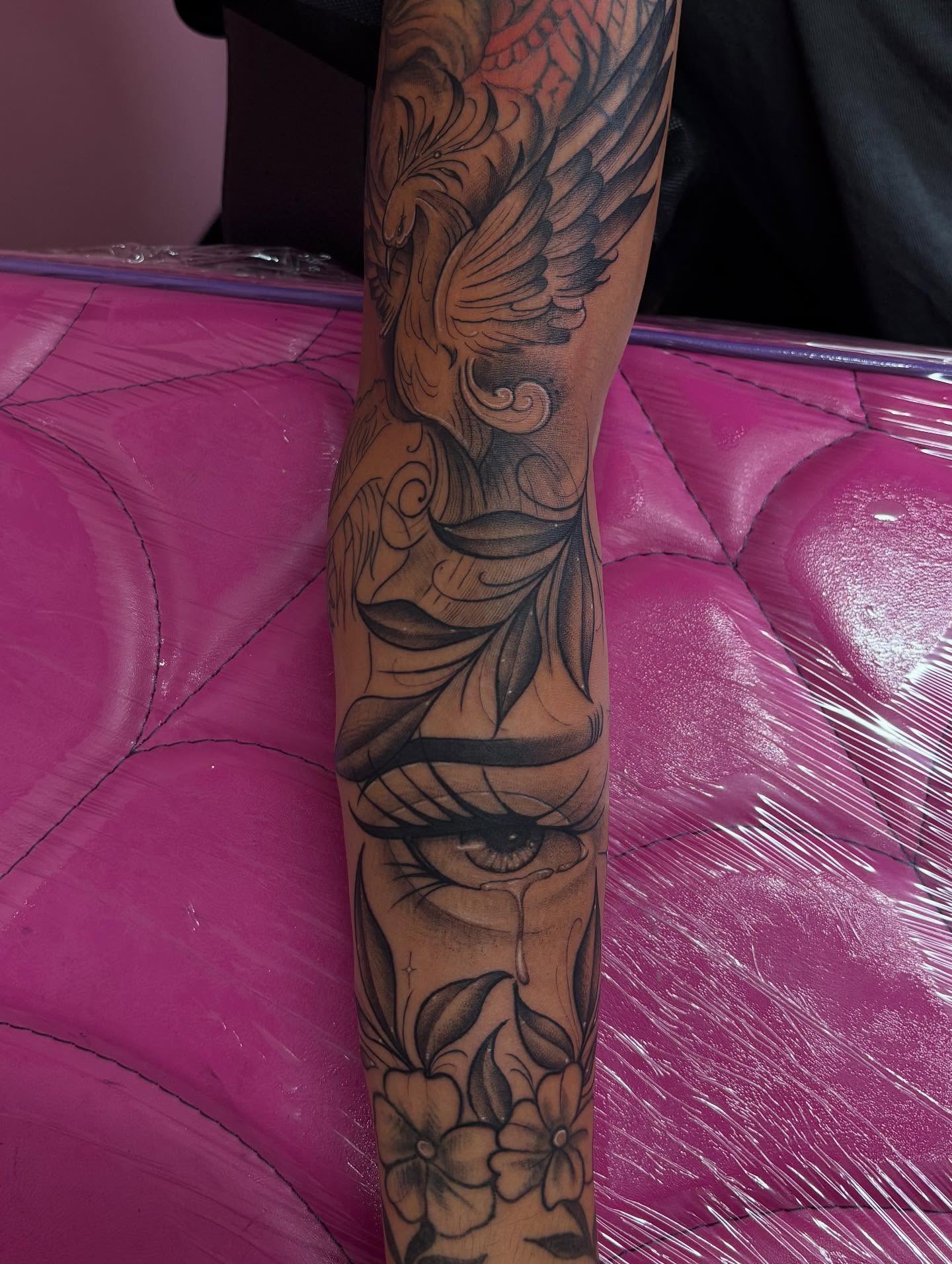 Eye with flowers realism tattoo on the forearm by ★𝔗𝔞𝔱𝔱𝔬𝔬𝔰 𝔟𝔶 𝔗𝔢𝔞𝔙𝔞𝔫𝔊𝔬𝔤𝔥 ★