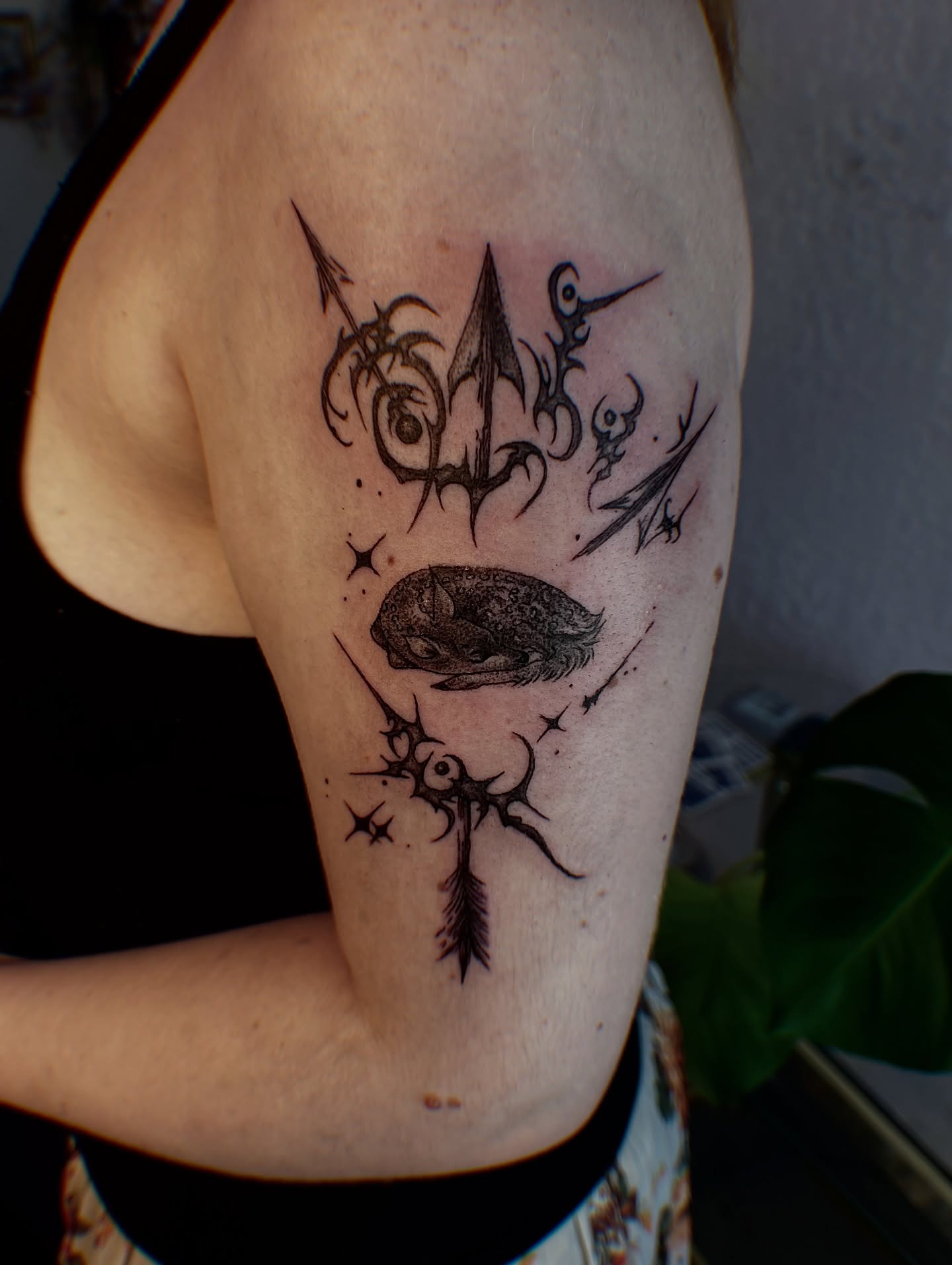 Abstract design geometric tattoo on the shoulder by Nikki Ward