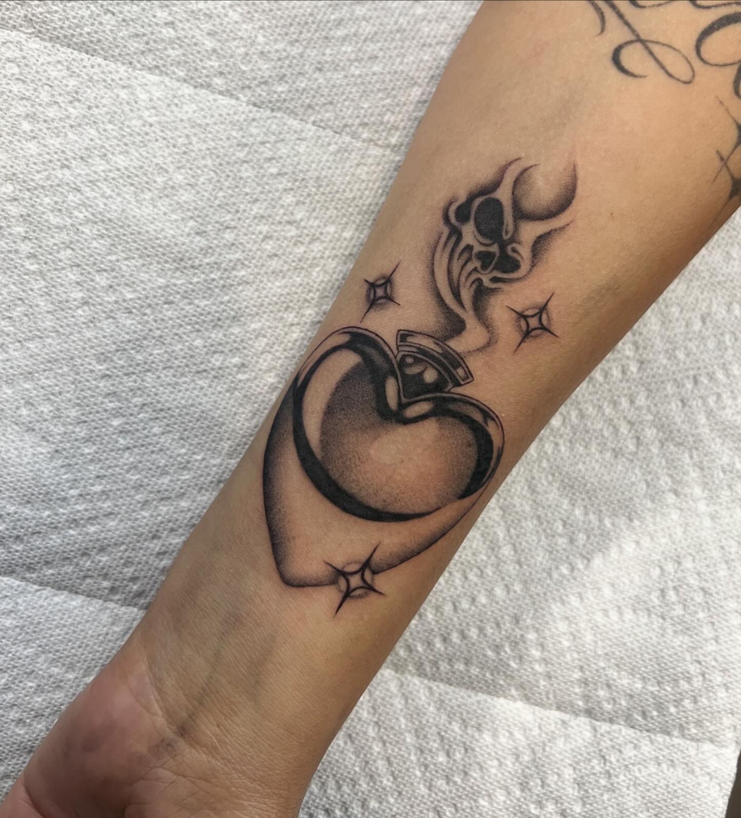 Tattoo by @dvminiquex โ black_and_grey