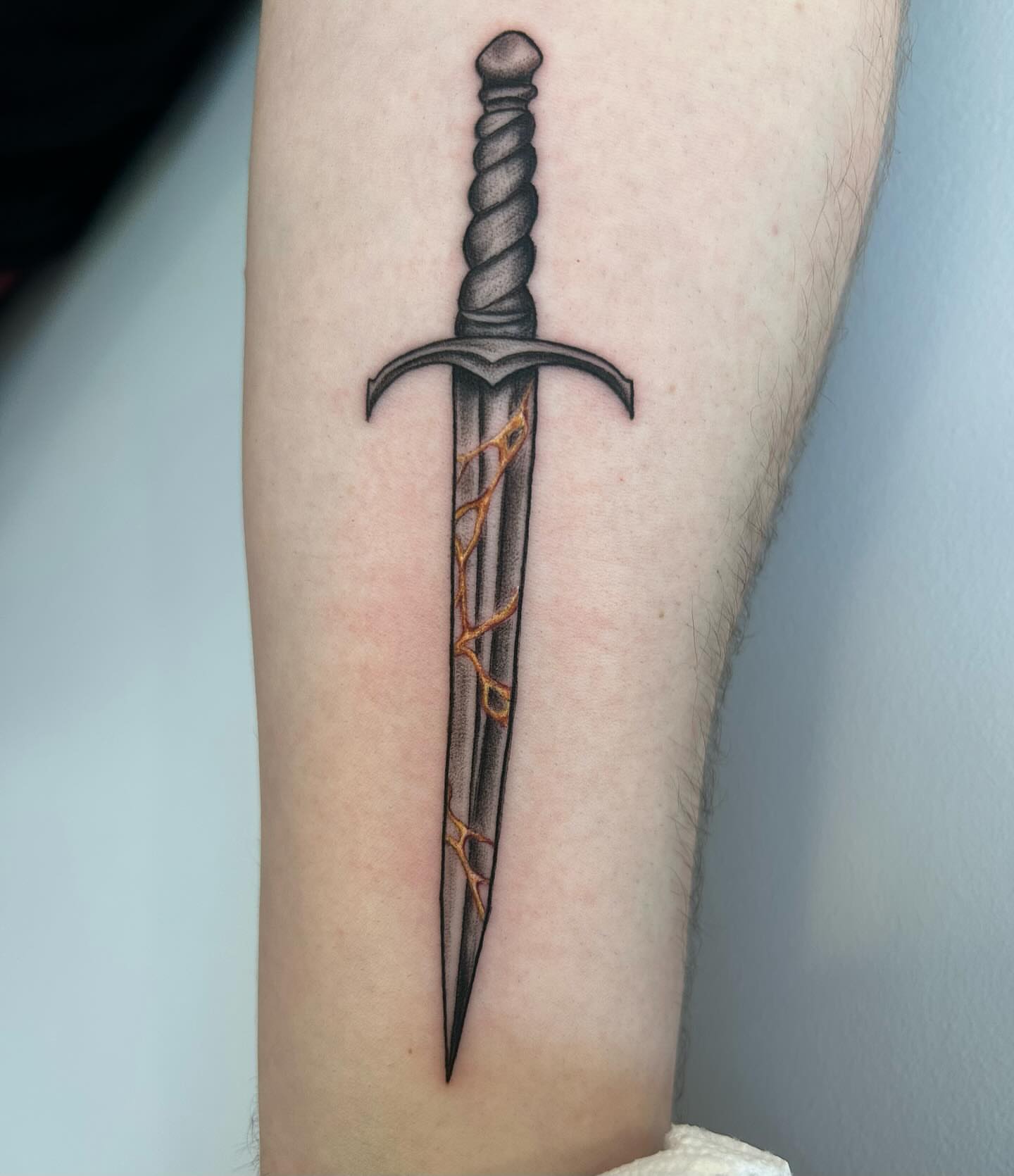 Tattoo by @chaotic__fern β black_and_grey