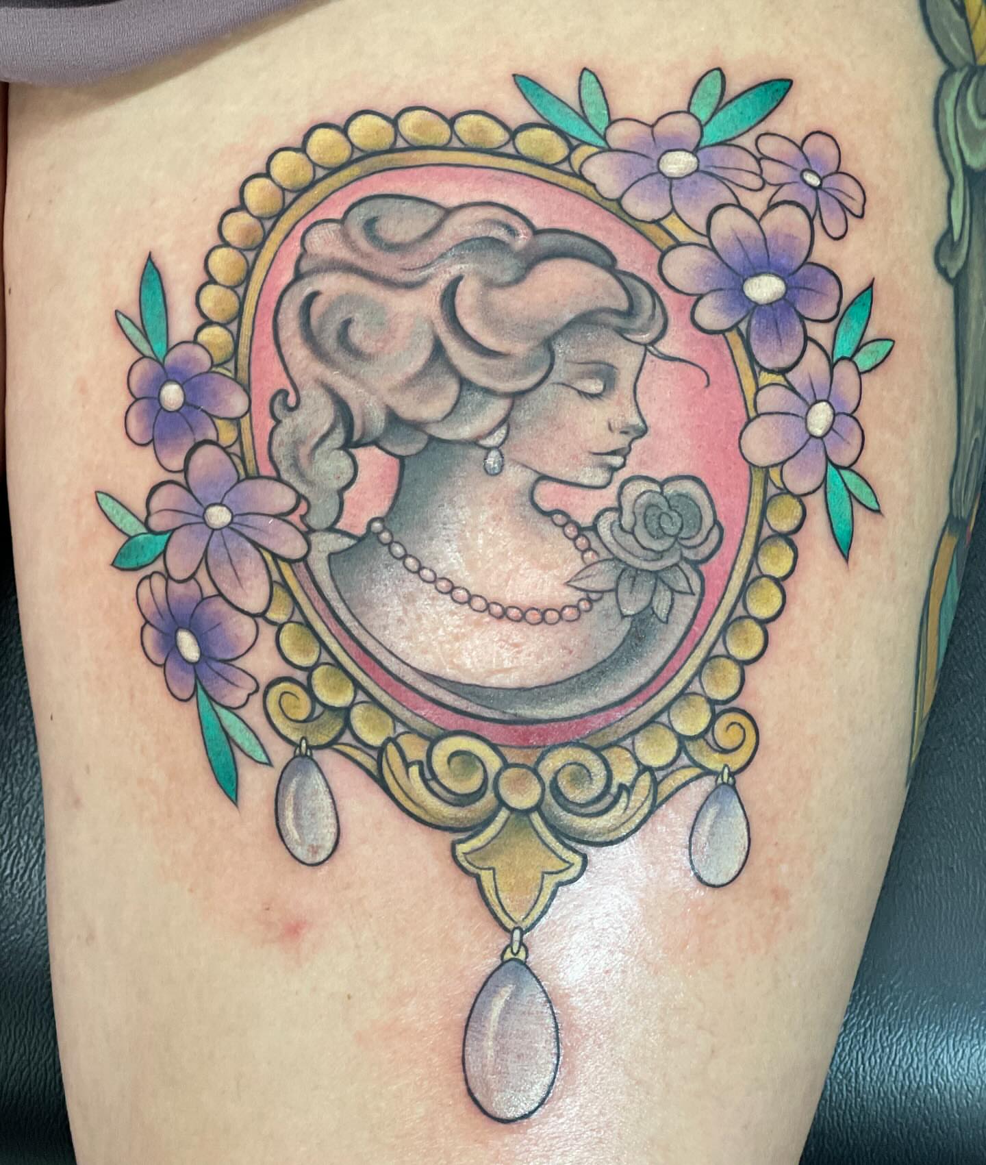 Cabinet lady cameo illustrative tattoo on the thigh by ๐ณ๐๐๐๐ข ๐ต๐๐๐๐๐๐