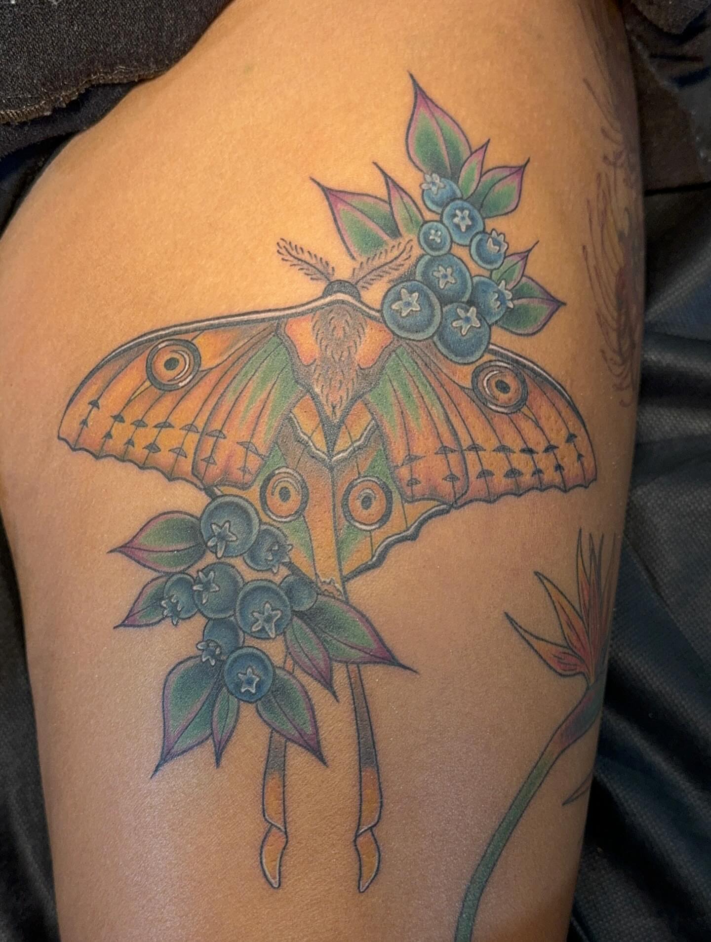 Tattoo by @bellalouisetattoo — realism, dotwork