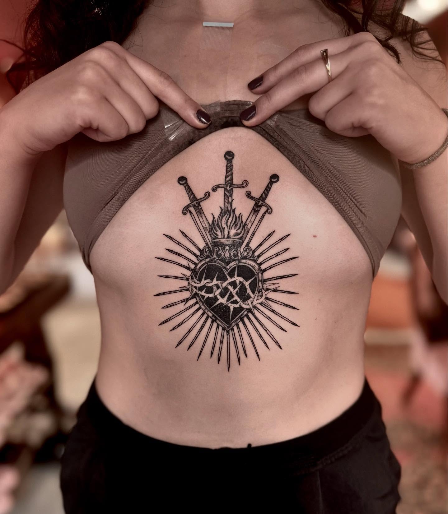 Heart with swords black and grey tattoo on the ribs by 𝐋𝐢𝐬𝐚 𝐊𝐨𝐫𝐳𝐞𝐧𝐨𝐰𝐬𝐤𝐢