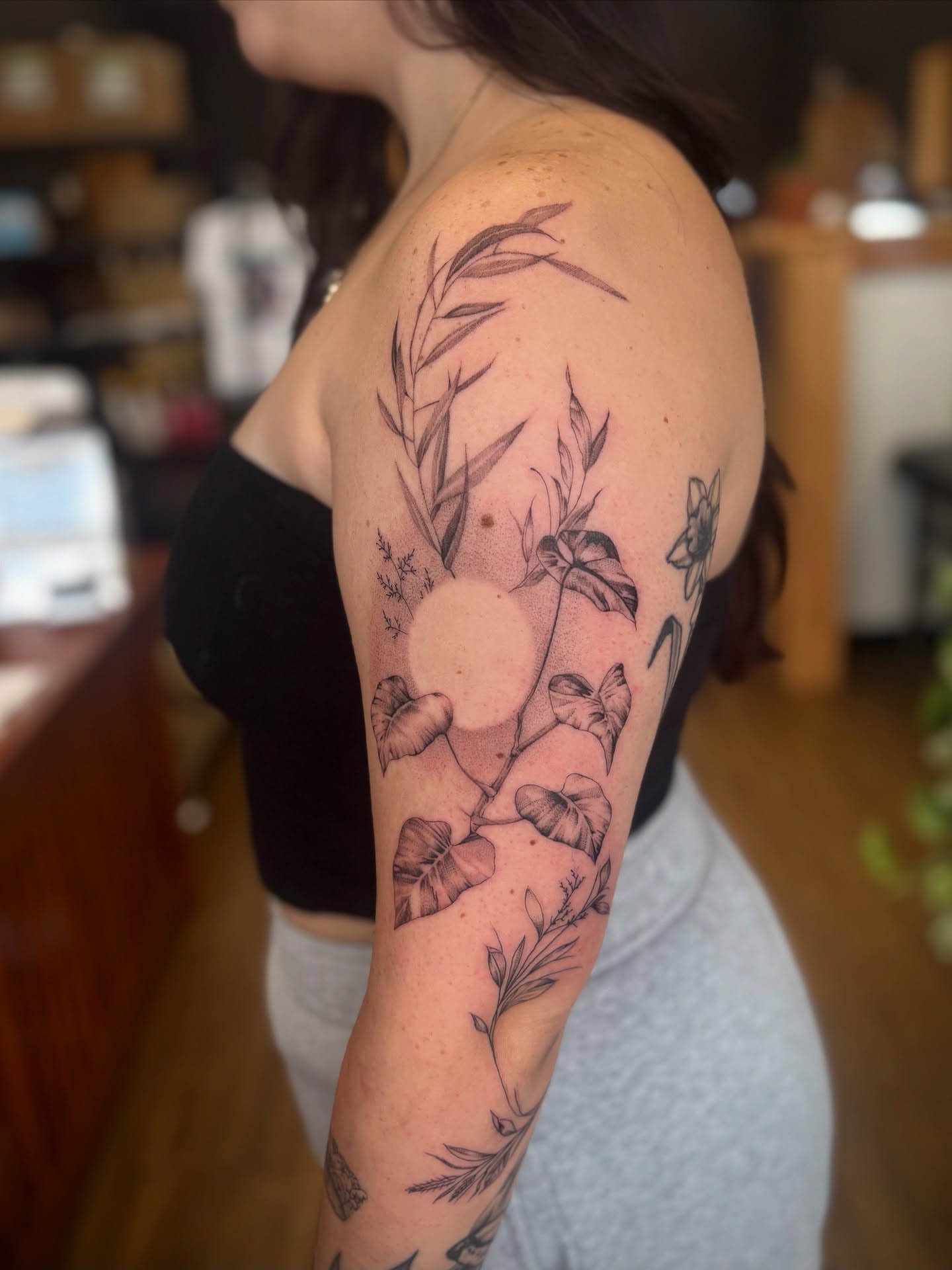 Botanical realism tattoo on the upper arm by Harley Lane ๐ซ