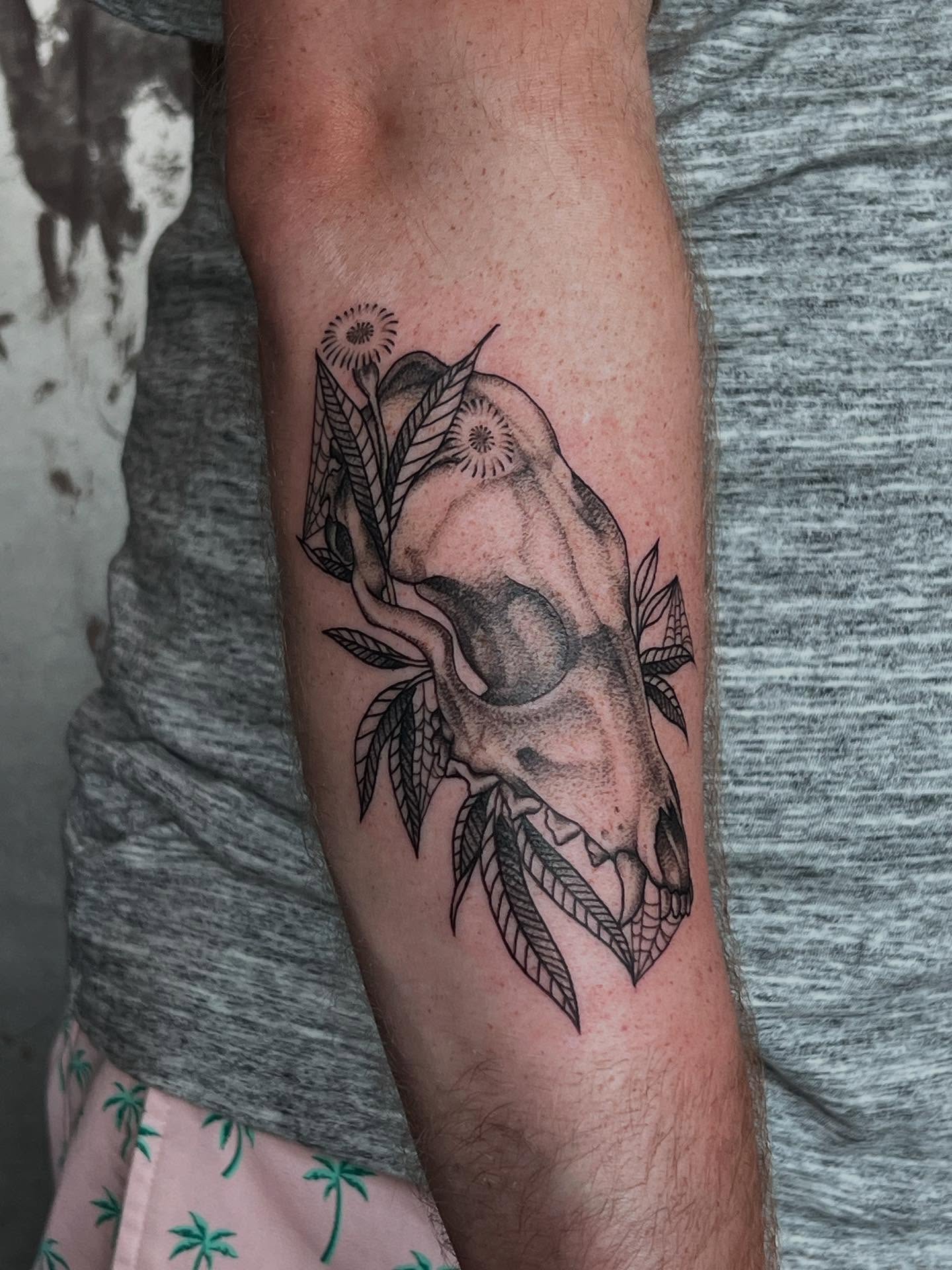 Deer skull with leaves realism tattoo on the forearm by Siërra Nicole, Minneapolis, Minnesota