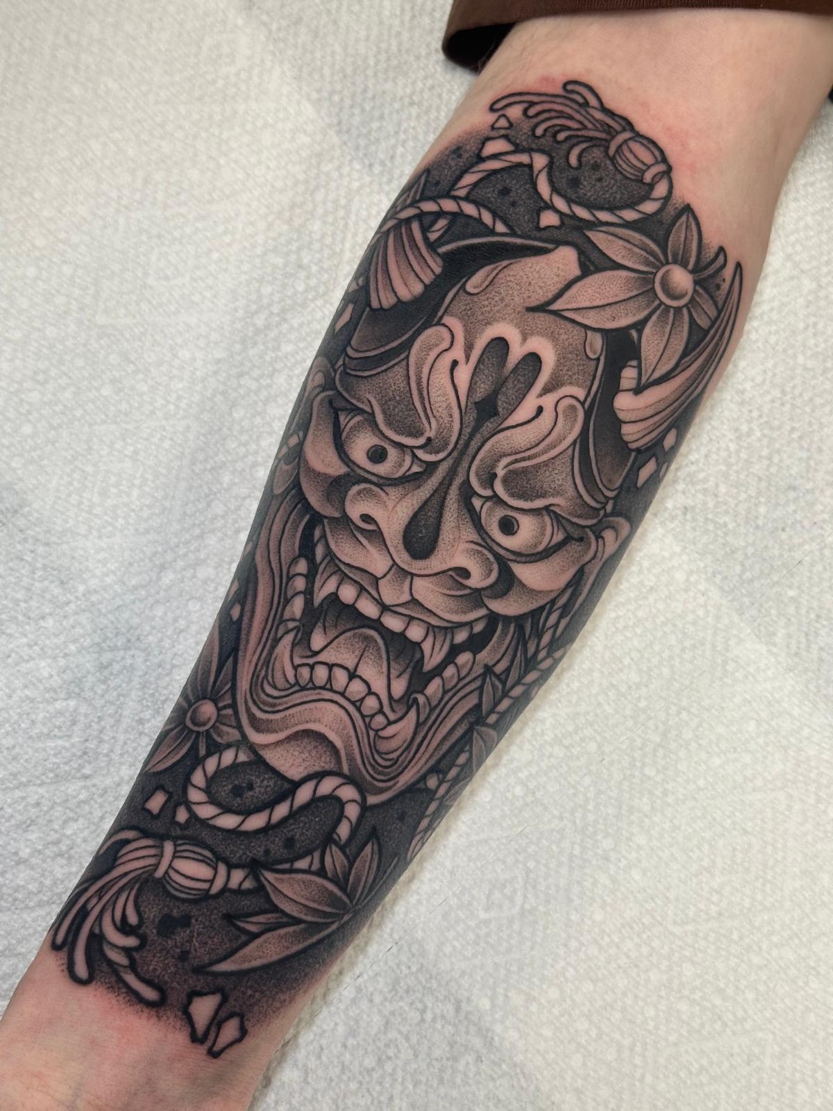 Demon mask japanese irezumi tattoo on the forearm by ɢᴀʙʀɪᴇʟ ᴍᴇɴᴅᴇꜱ ᴏʟɪᴠᴇɪʀᴀ