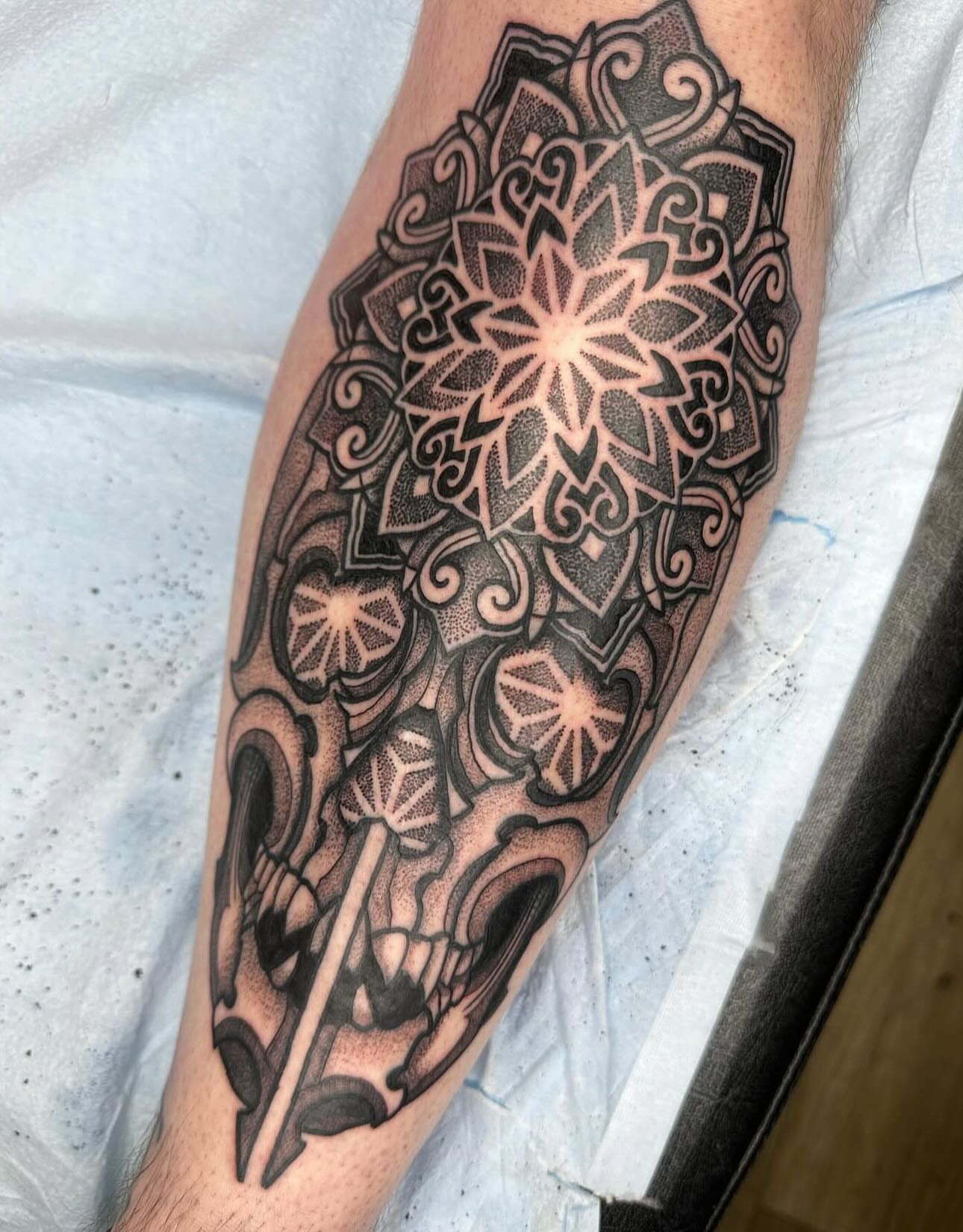 Tattoo by @goose_tattoos โ black_and_grey, geometric