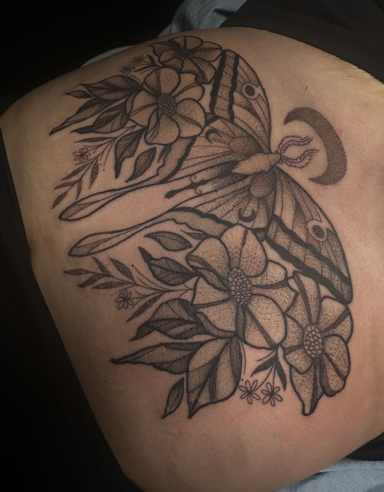 Butterfly and flowers dotwork tattoo on the shoulder by Kieran Gorse (Mihalovits) 🏴󠁧󠁢󠁷󠁬󠁳󠁿 🇺🇸