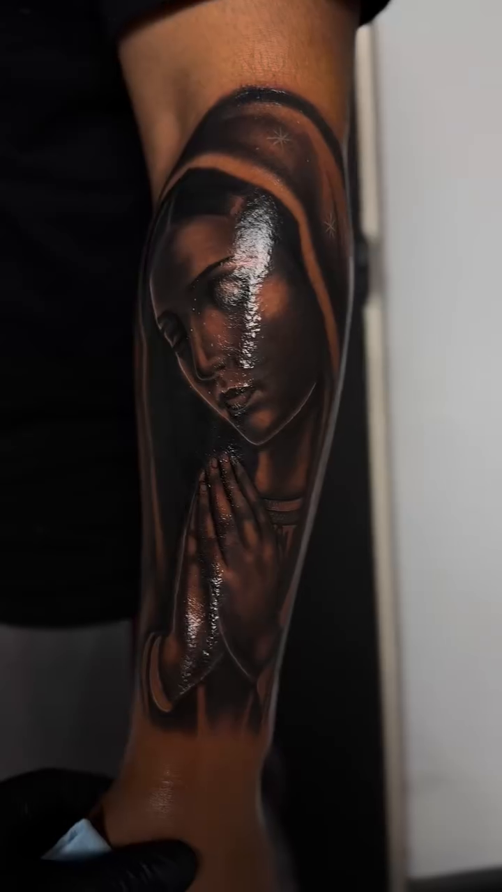 Virgin Mary realism tattoo by Alex Romero
