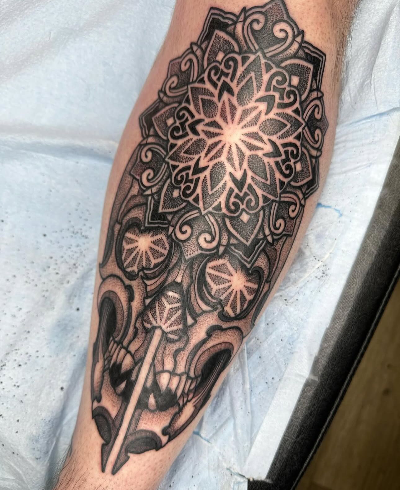 Tattoo by @goose_tattoos โ black_and_grey, geometric