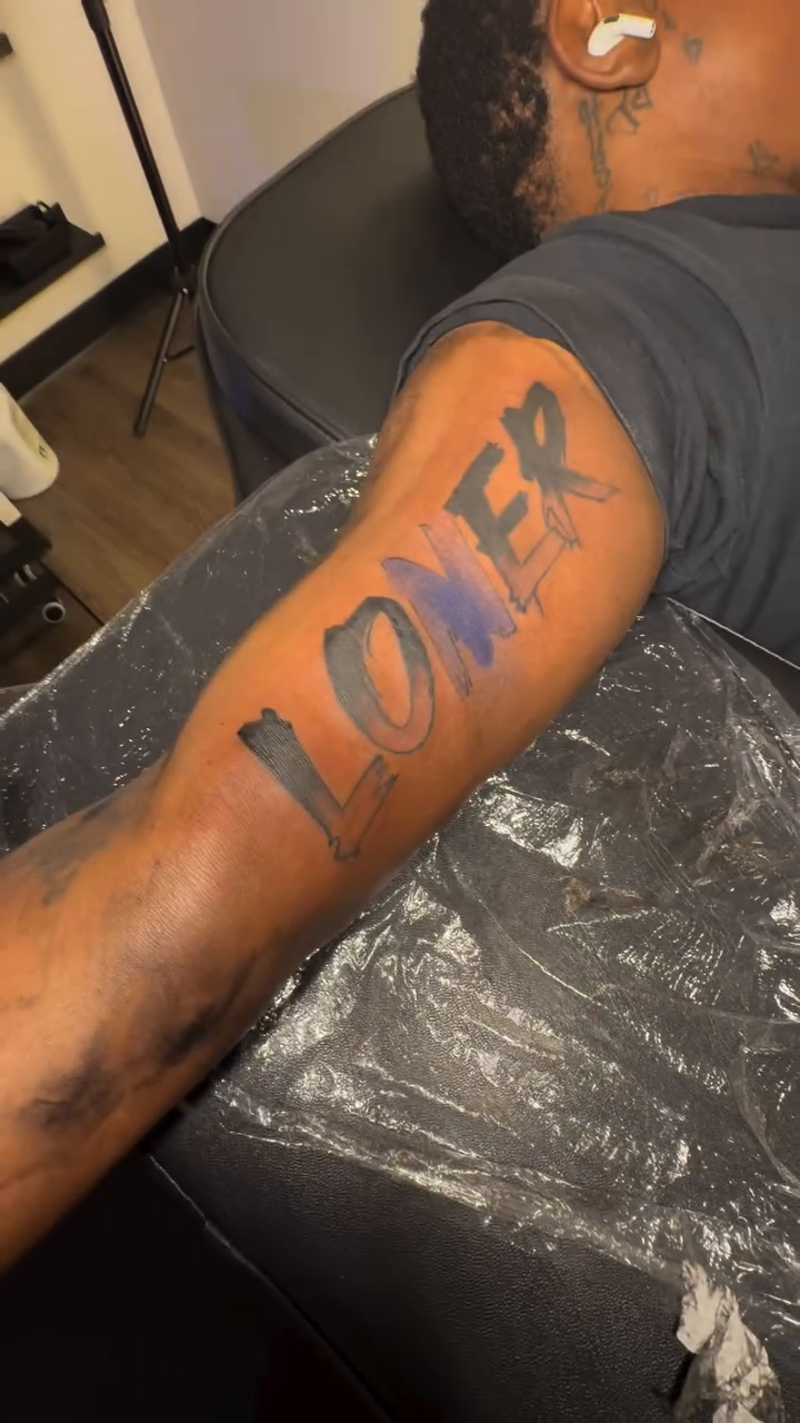 The word LOMER lettering tattoo on the forearm by Barbie Mari ๐
โญ๏ธ