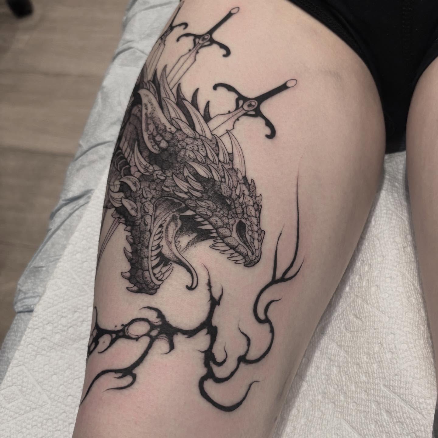 Dragon realism tattoo on the thigh by Becci Chelicerata
