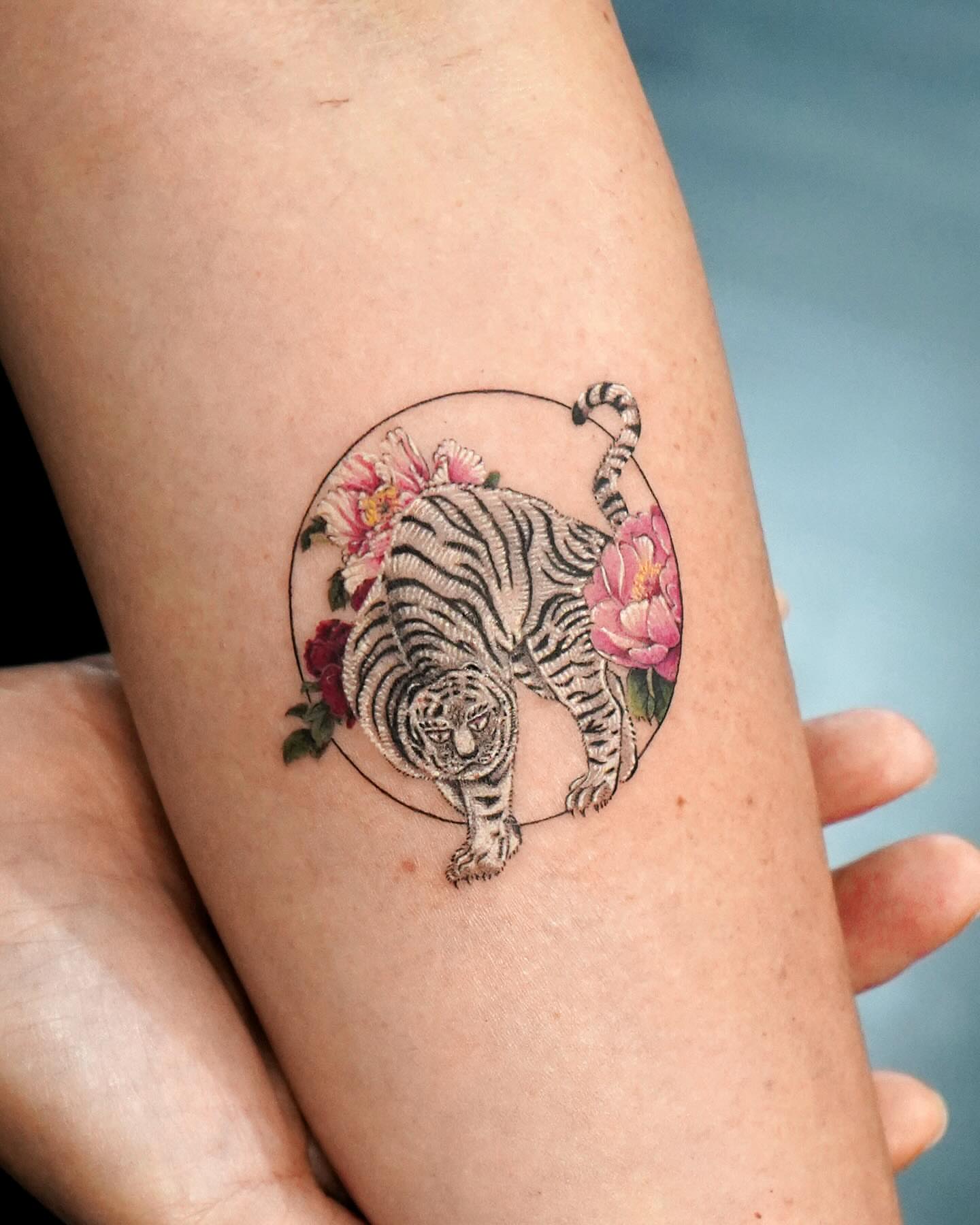 Tiger and flowers realism tattoo on the forearm by EQ