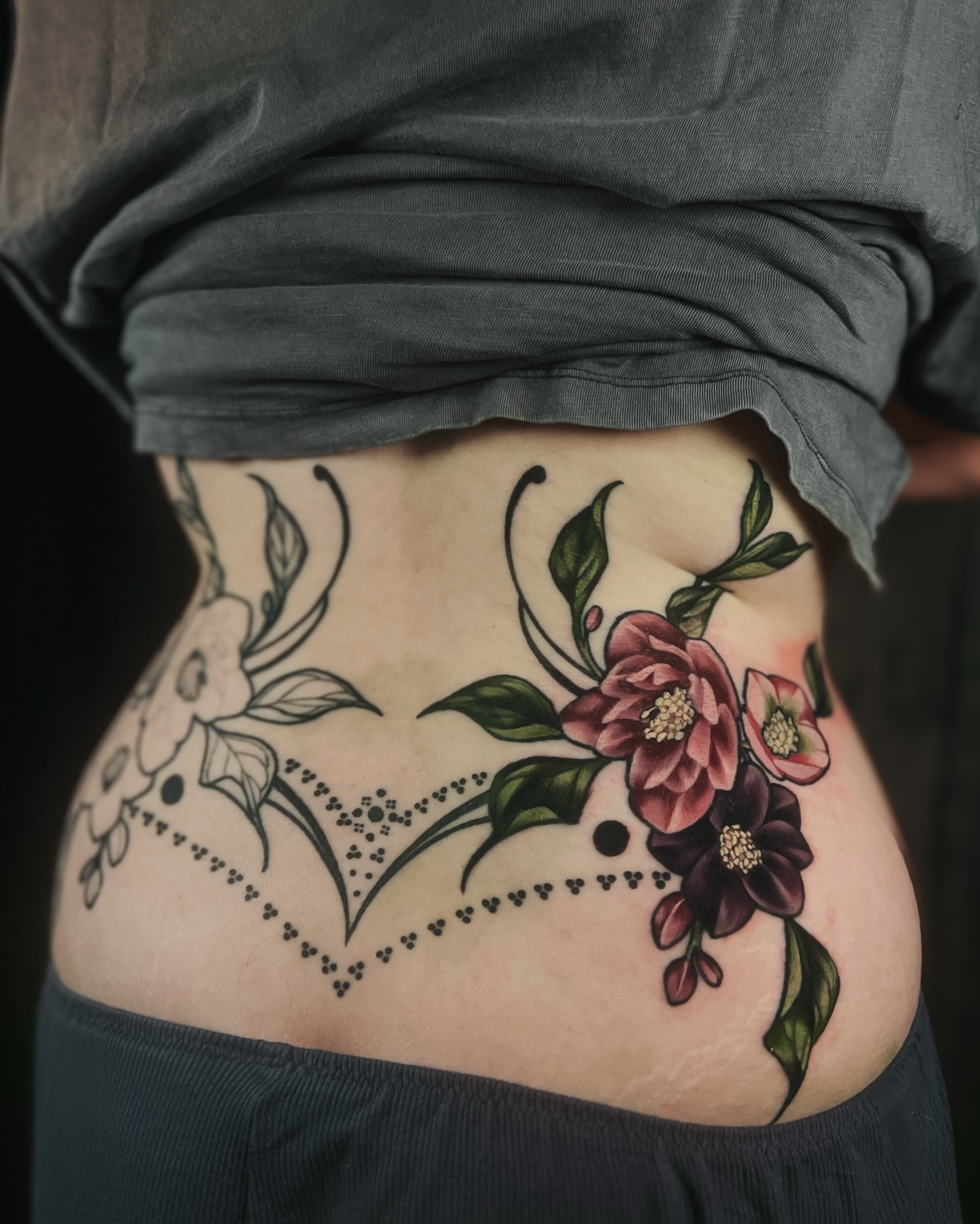 Floral arrangement American traditional tattoo on the torso by 𝖃𝖆𝖓𝖉𝖗𝖎𝖆 ✦ ᴏʀᴇɢᴏɴ ᴛᴀᴛᴛᴏᴏ ᴀʀᴛɪꜱᴛ