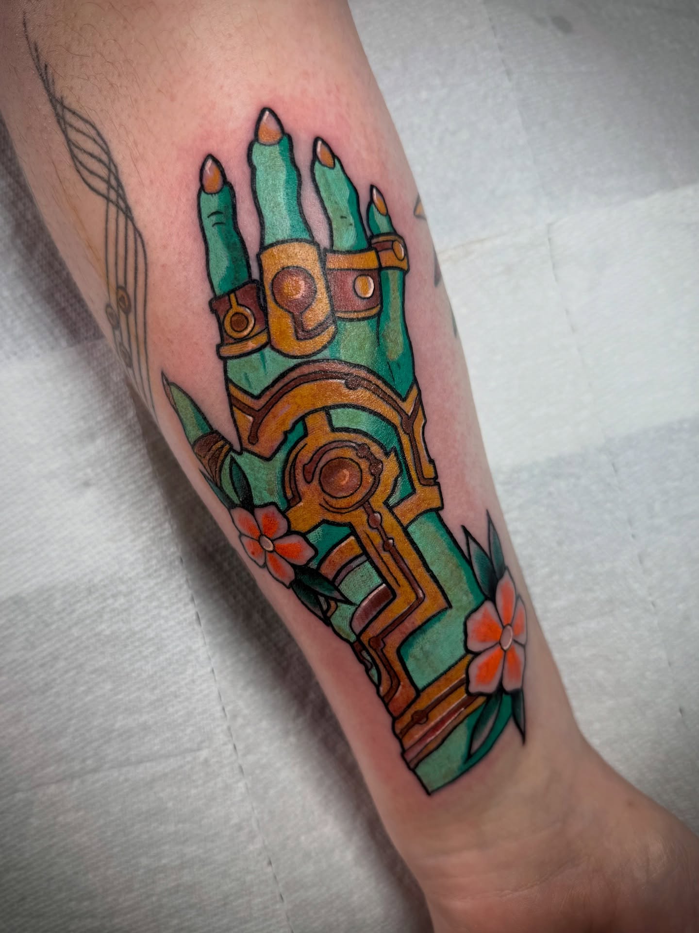 Tattoo by @urmomtat2 — american_traditional, geometric