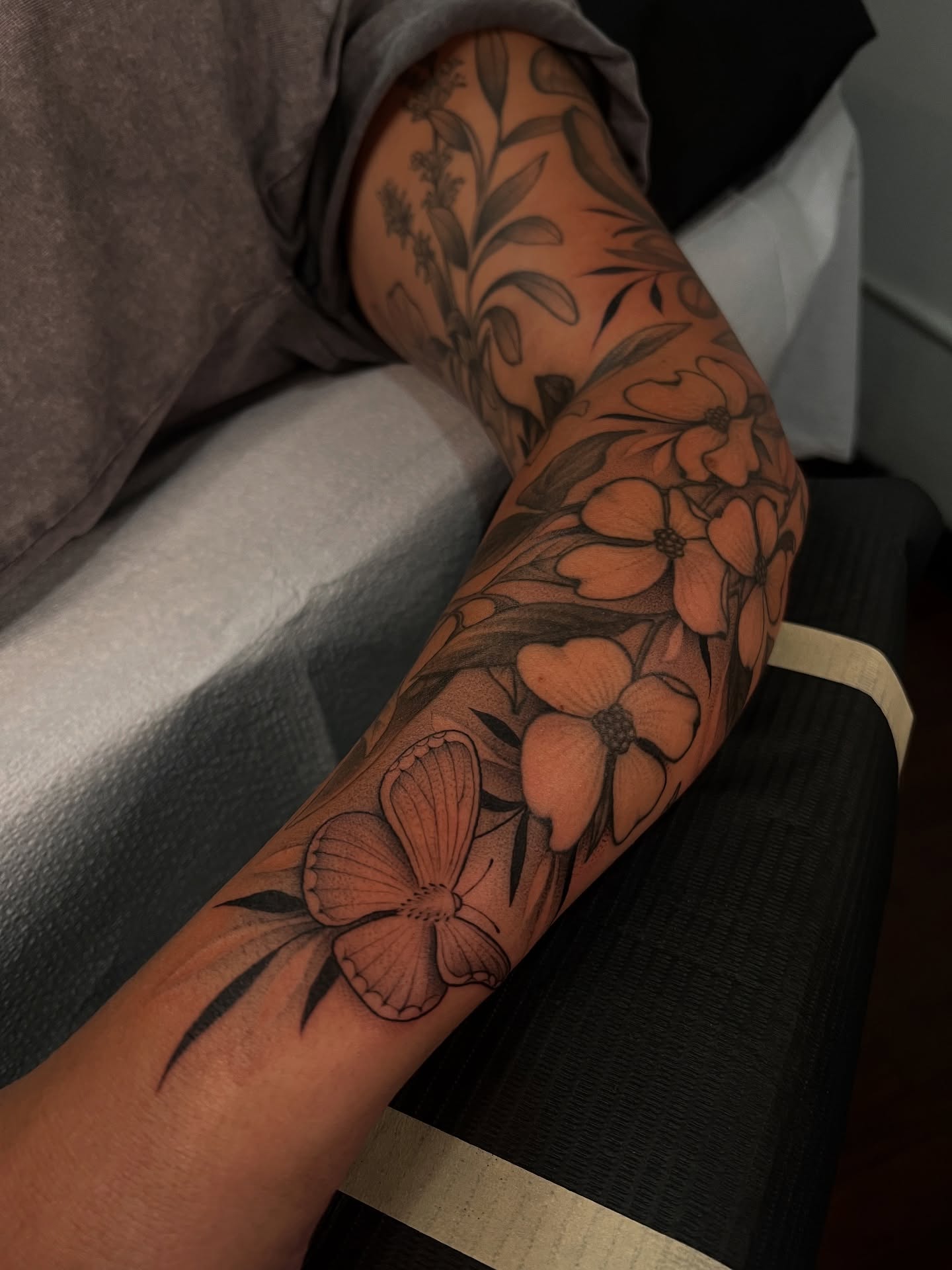 Tattoo by @avreysimone — black_and_grey