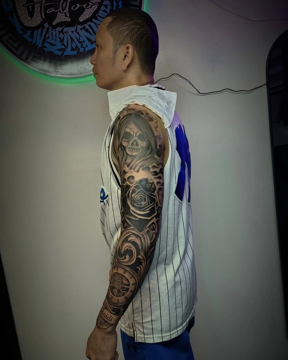 Skull and rose realism tattoo on the upper arm by Peter John