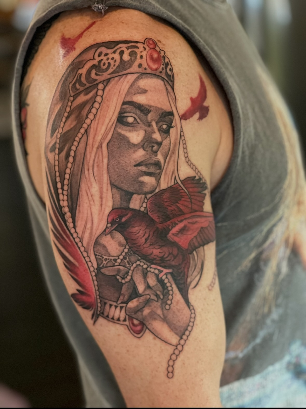 Woman with bird realism tattoo on the shoulder by Amanda Leitch