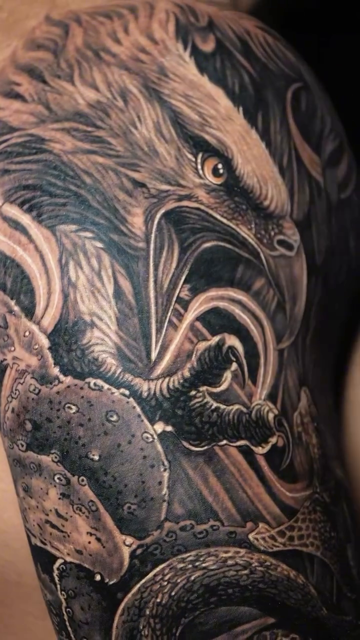 Eagle and snake fighting realism tattoo by Duniel Garcia