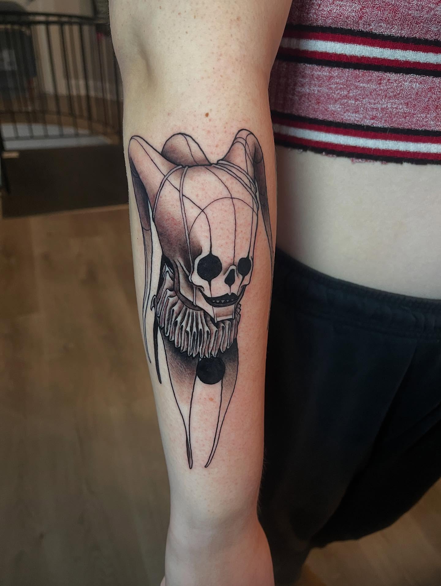 Skull with beard black and grey tattoo on the forearm by Joe Moreira