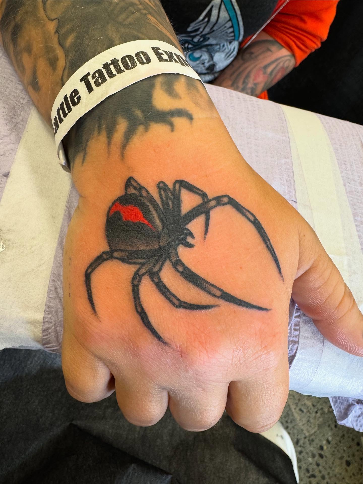 Tattoo by @cesar863 โ blackwork