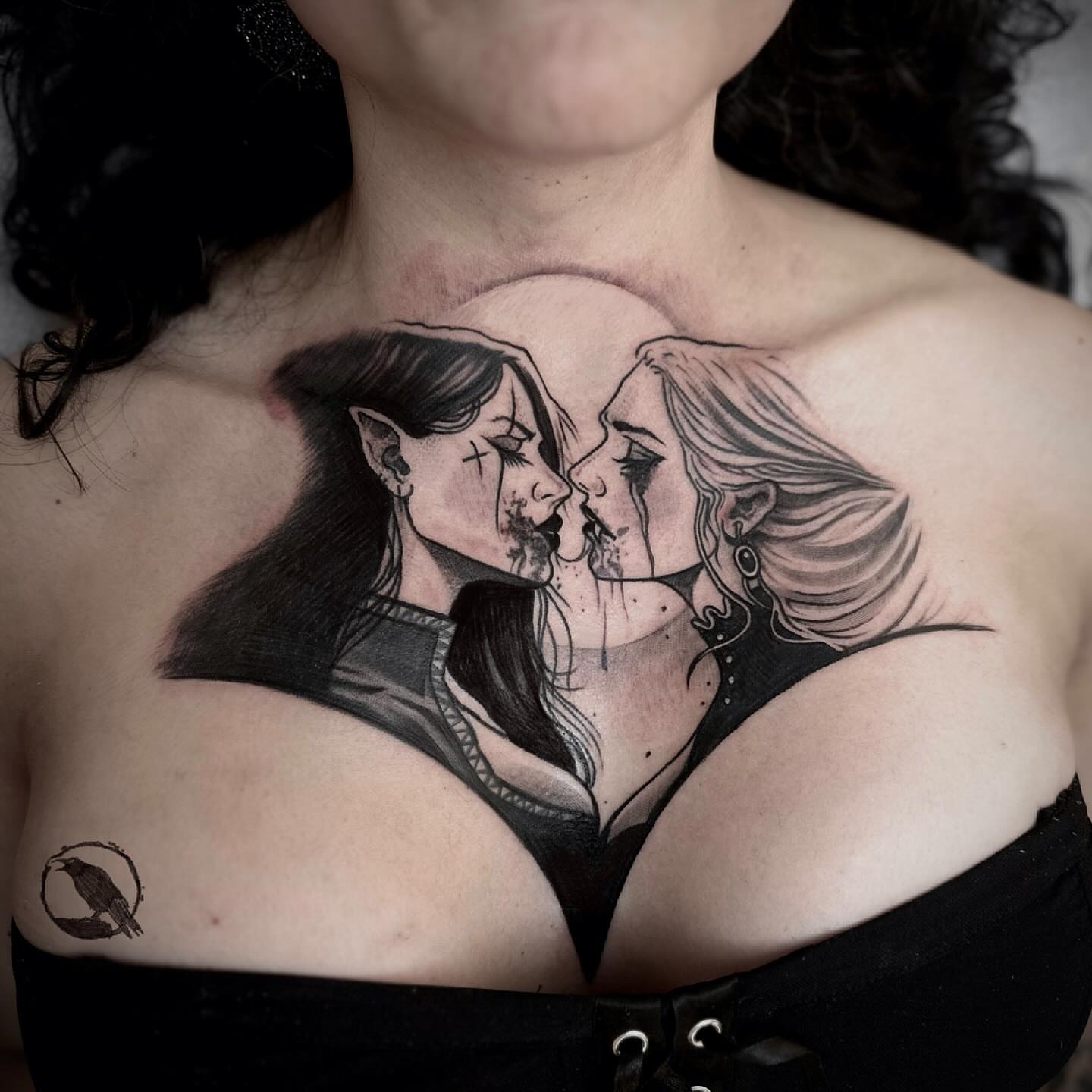 Kissing couple realism tattoo on the chest by 𝕽𝖎𝖌𝖊𝖗𝖘 𝕳𝖆𝖒𝖟𝖆, San Francisco, California