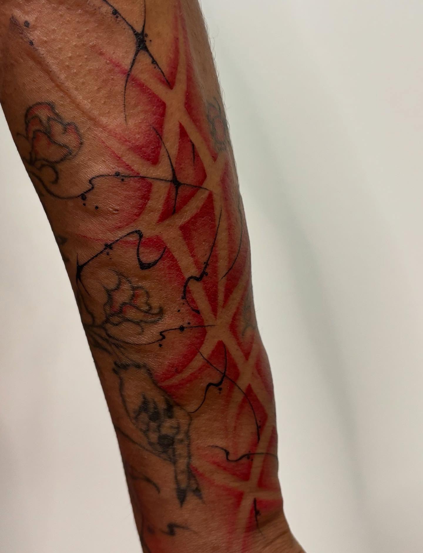 Tattoo by @polarizedbaby β geometric