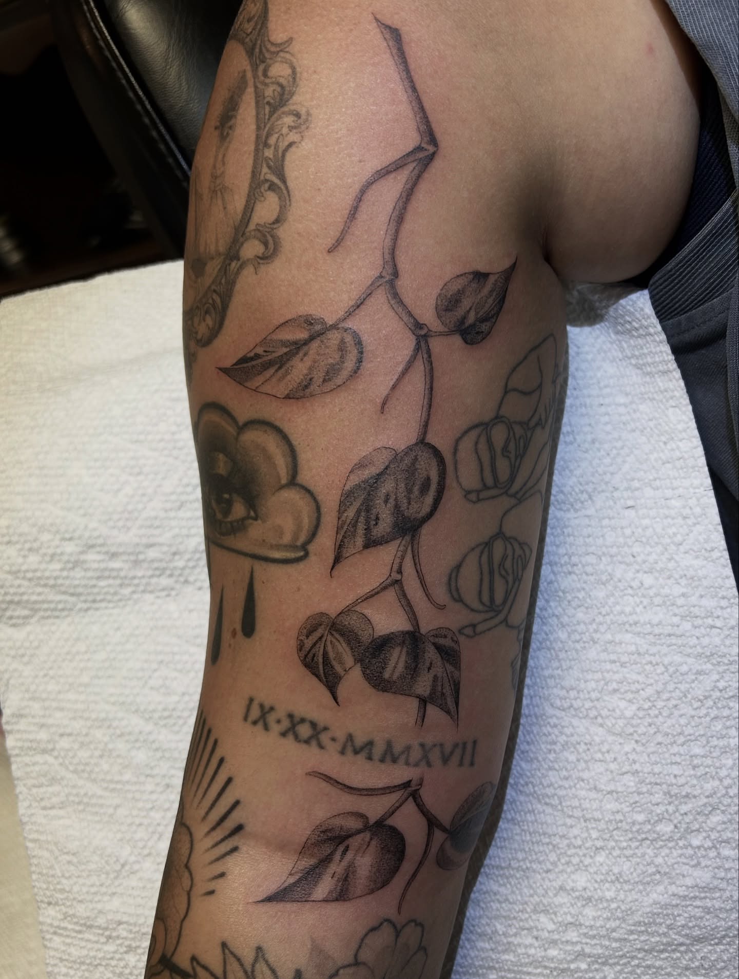 Tattoo by @savmaxtatz โ black_and_grey
