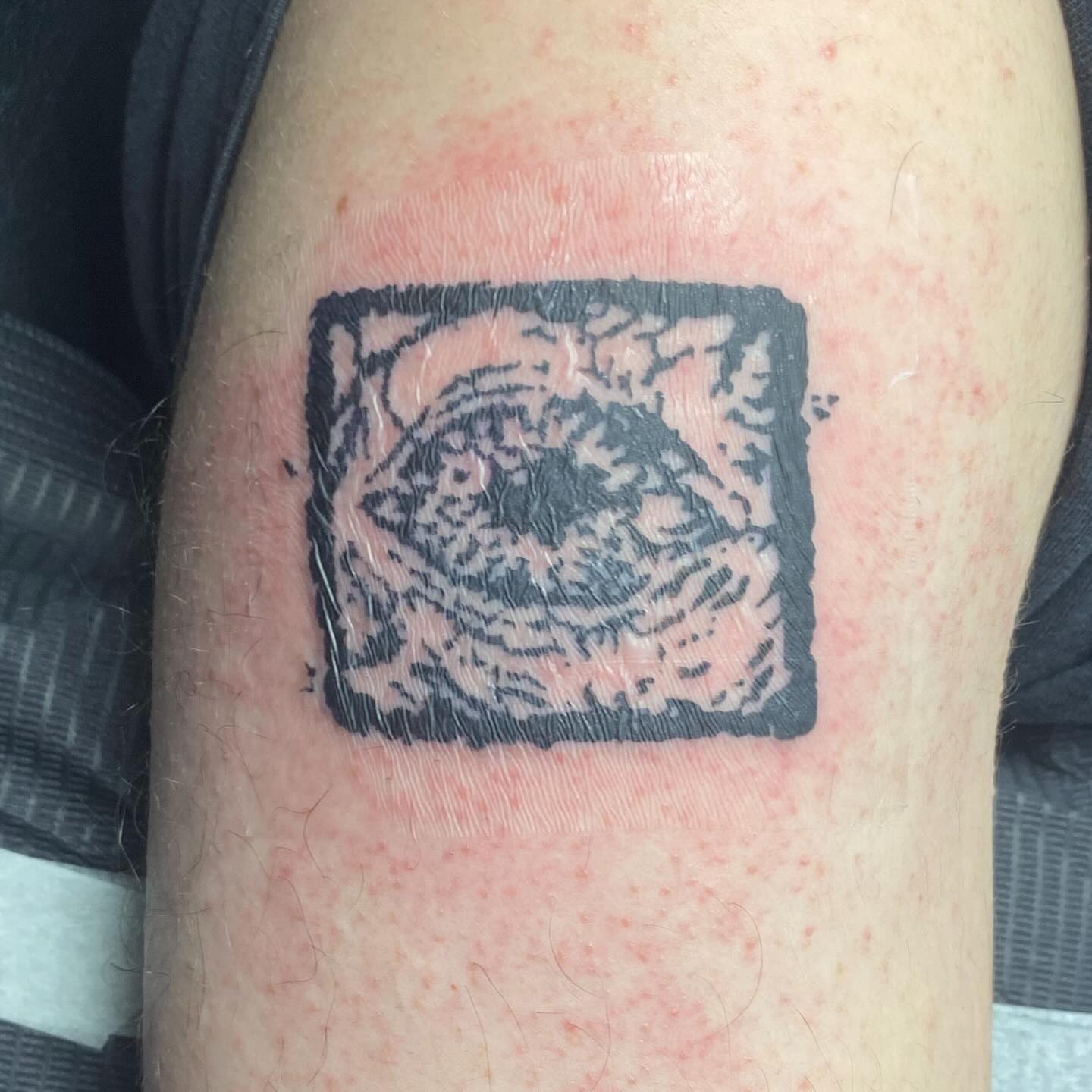 Abstract pattern black and grey tattoo on the thigh by MD Ariel🦷