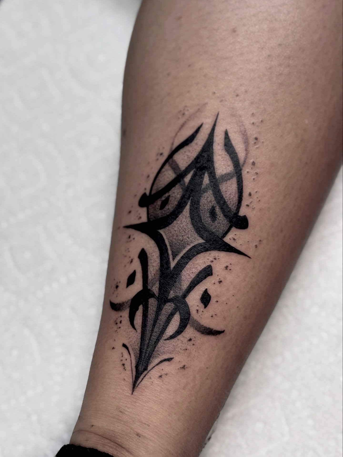 Tribal design tribal tattoo on the forearm by Bryan