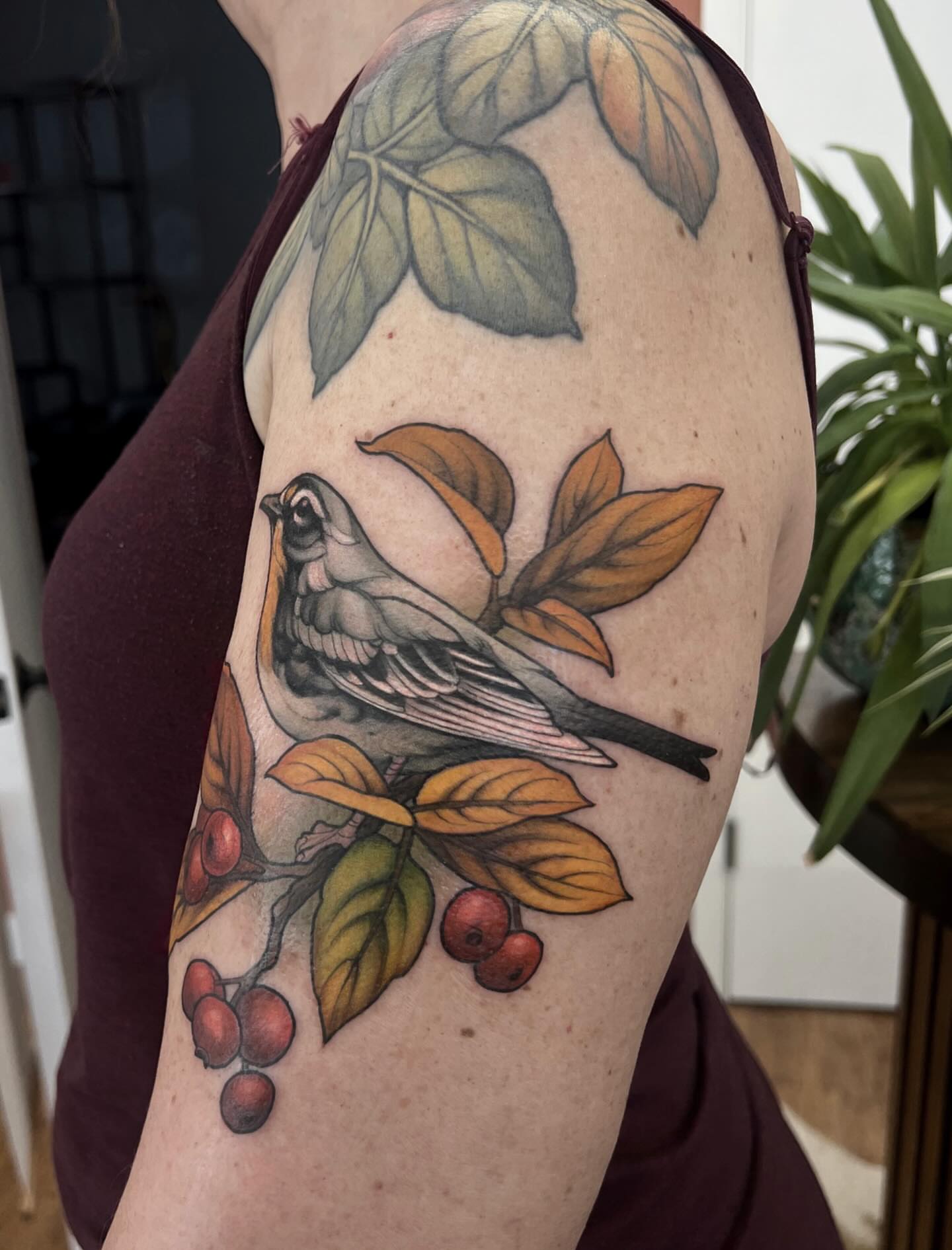 Bird and leaves realism tattoo on the upper arm by β₯πΈππͺπ€π€π ππβπππβ₯